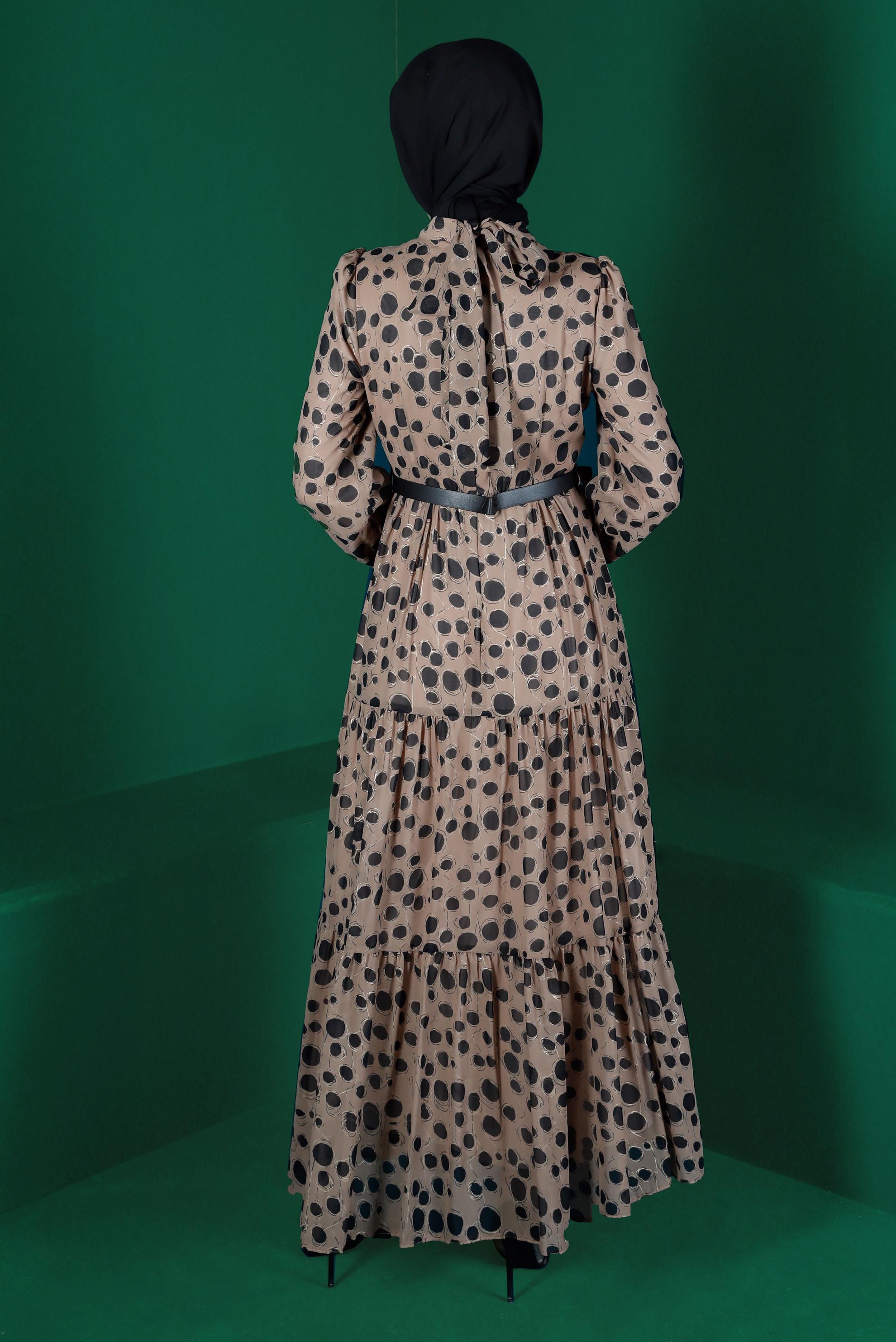 Tesettür giyim KAHVE MANŞETLERİ BAĞLAMALI DESENLİ ELBİSE 42924 