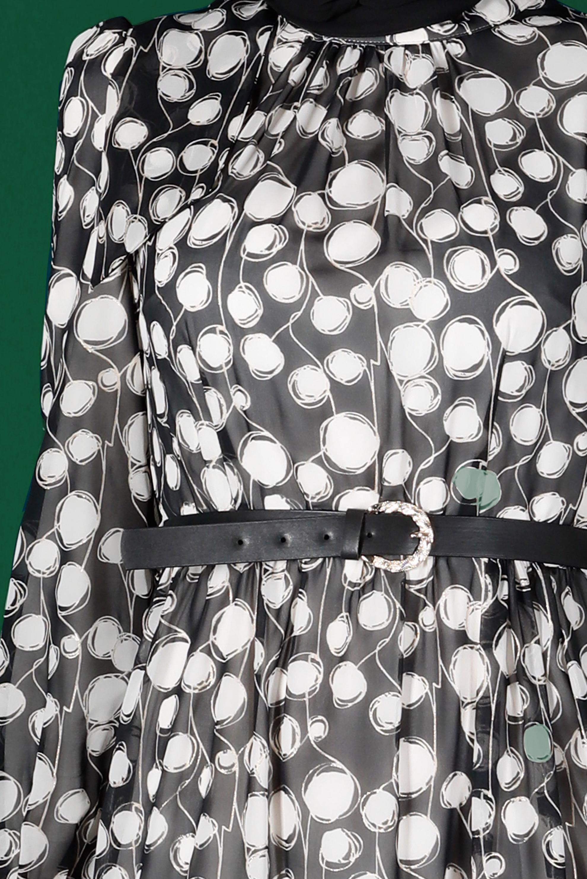 Tesettür giyim SİYAH MANŞETLERİ BAĞLAMALI DESENLİ ELBİSE 42924 