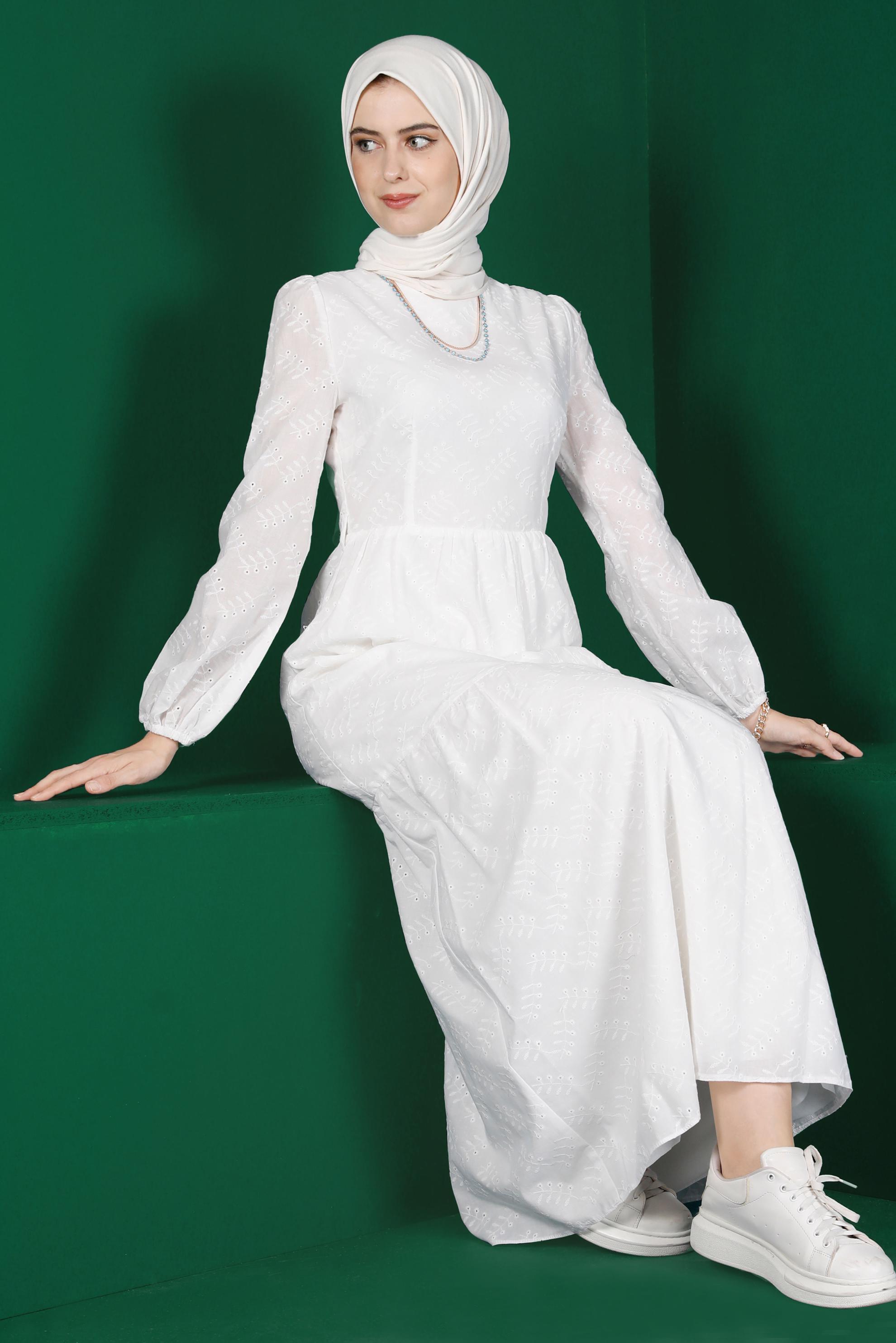 Tesettür giyim BEYAZ FİSTOLU PAMUKLU ELBİSE 42930 
