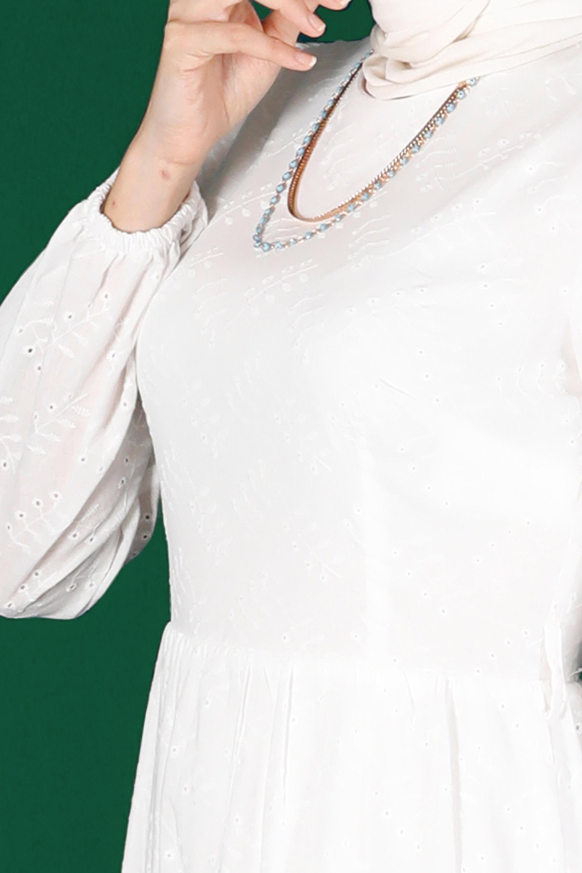 Tesettür giyim BEYAZ FİSTOLU PAMUKLU ELBİSE 42930 