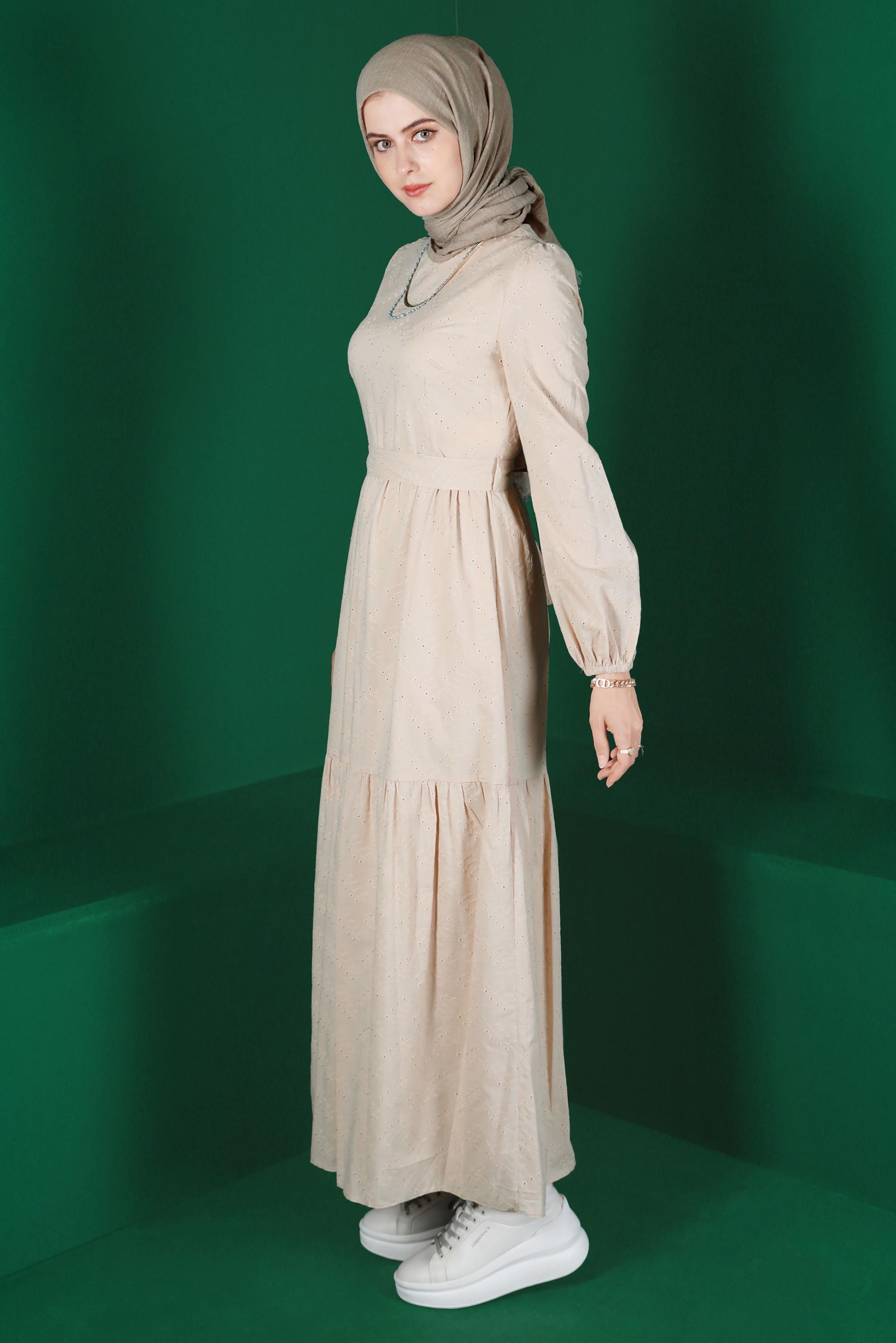 Tesettür giyim BEJ FİSTOLU PAMUKLU ELBİSE 42930 