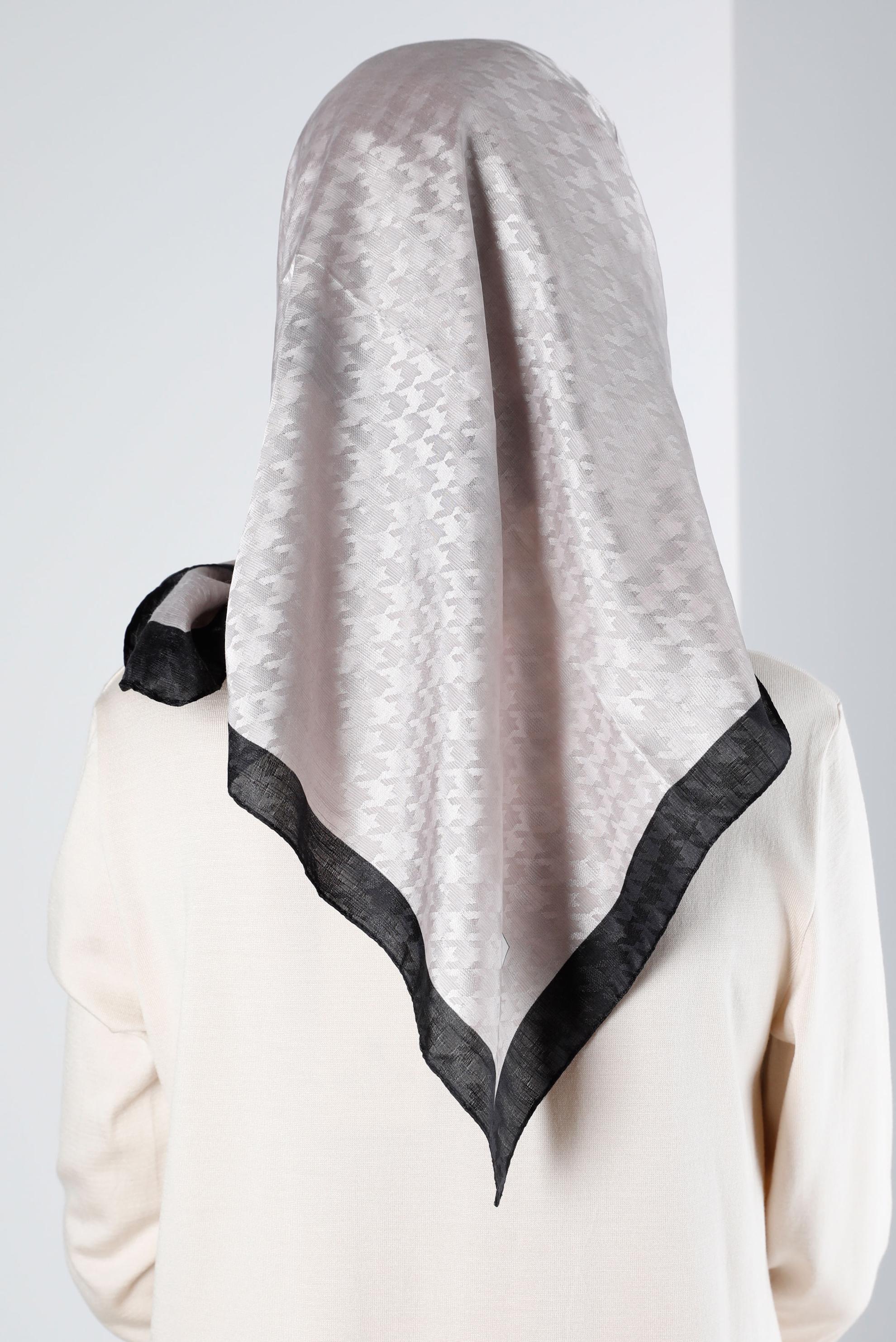 Tesettür giyim BEJ ALVINA KAZAYAĞI EŞARP 8144