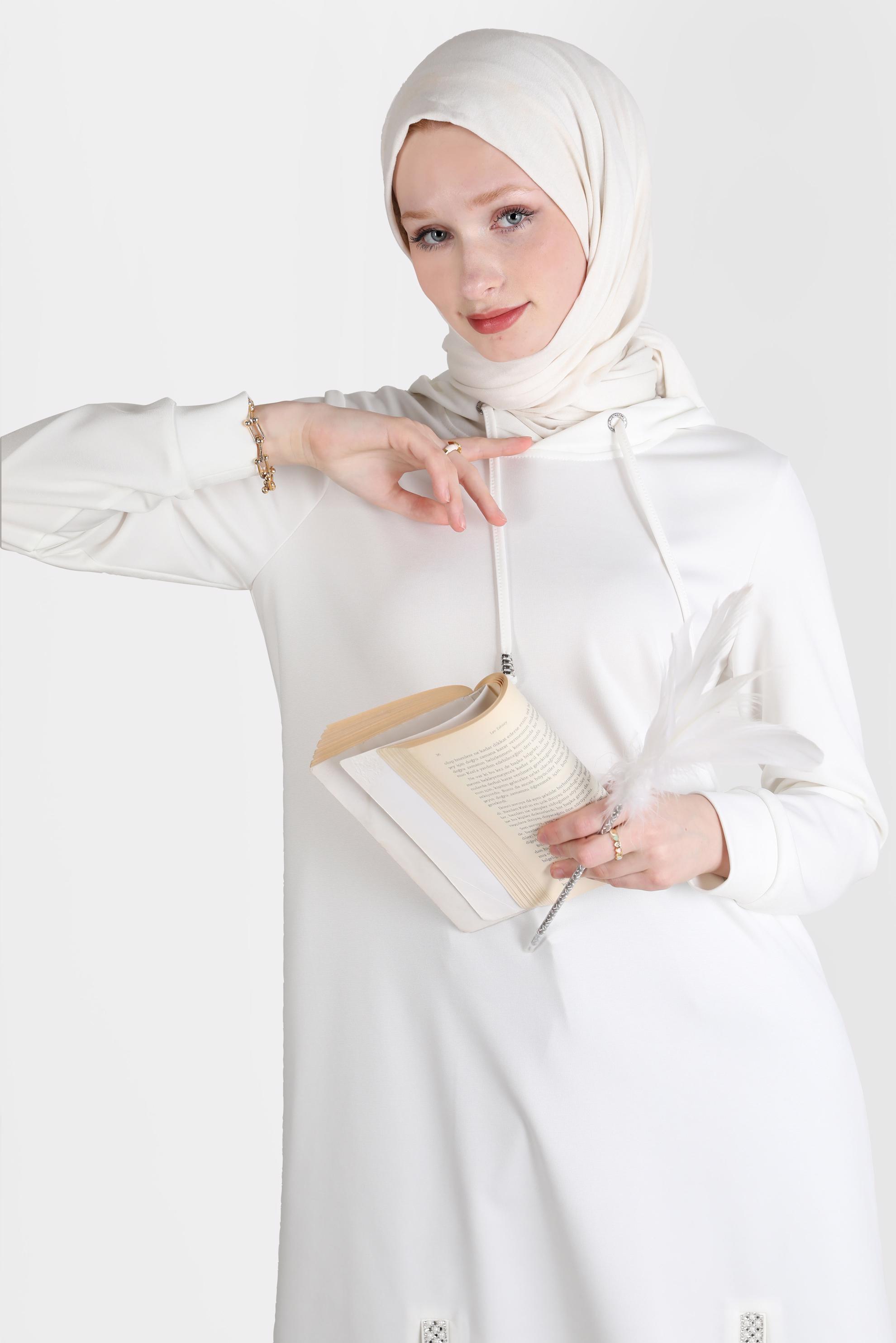 Tesettür giyim BEYAZ TAŞ DETAYLI KAPÜŞONLU EŞOFMAN TUNİK 42574 