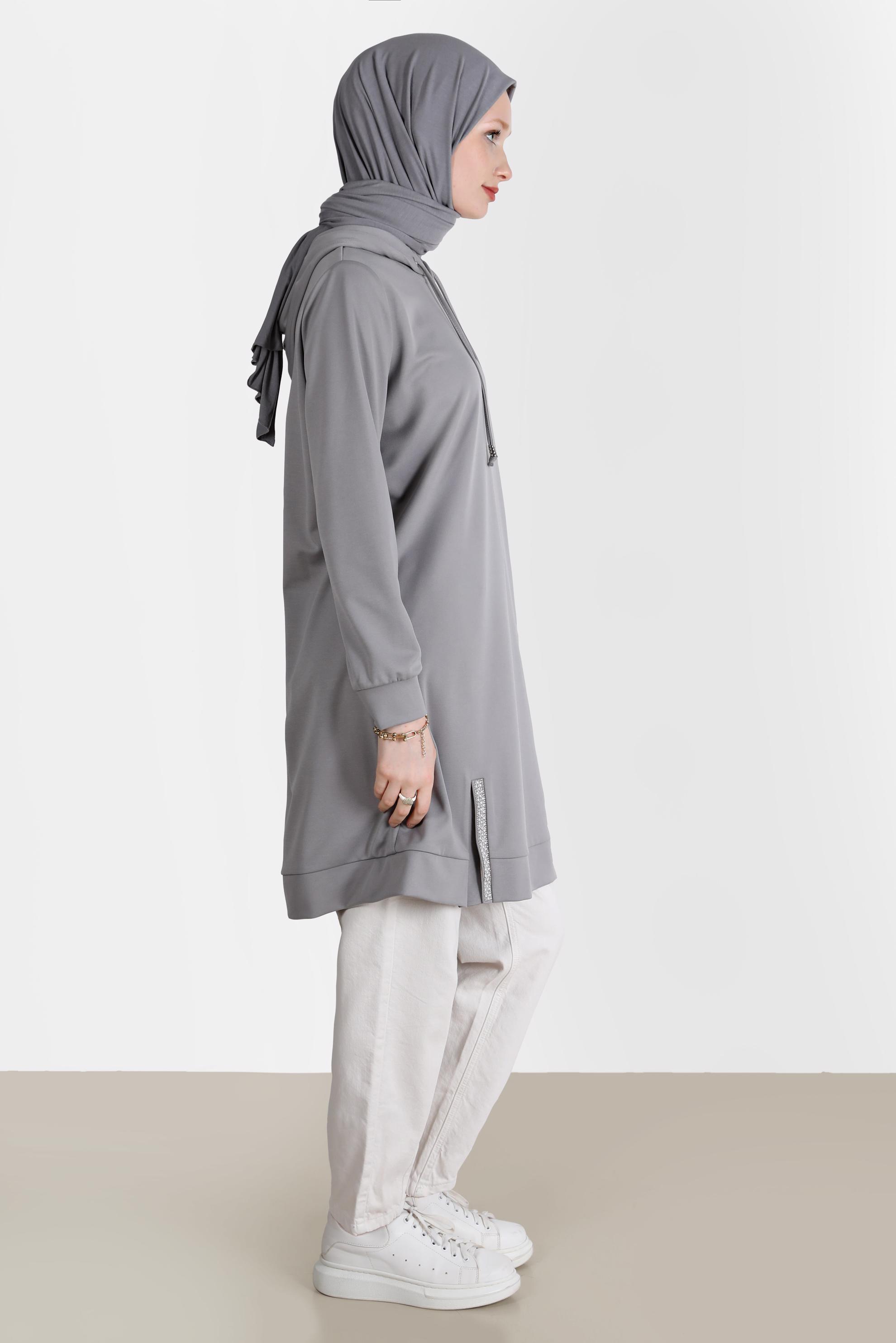 Tesettür giyim GRİ TAŞ DETAYLI KAPÜŞONLU EŞOFMAN TUNİK 42574 
