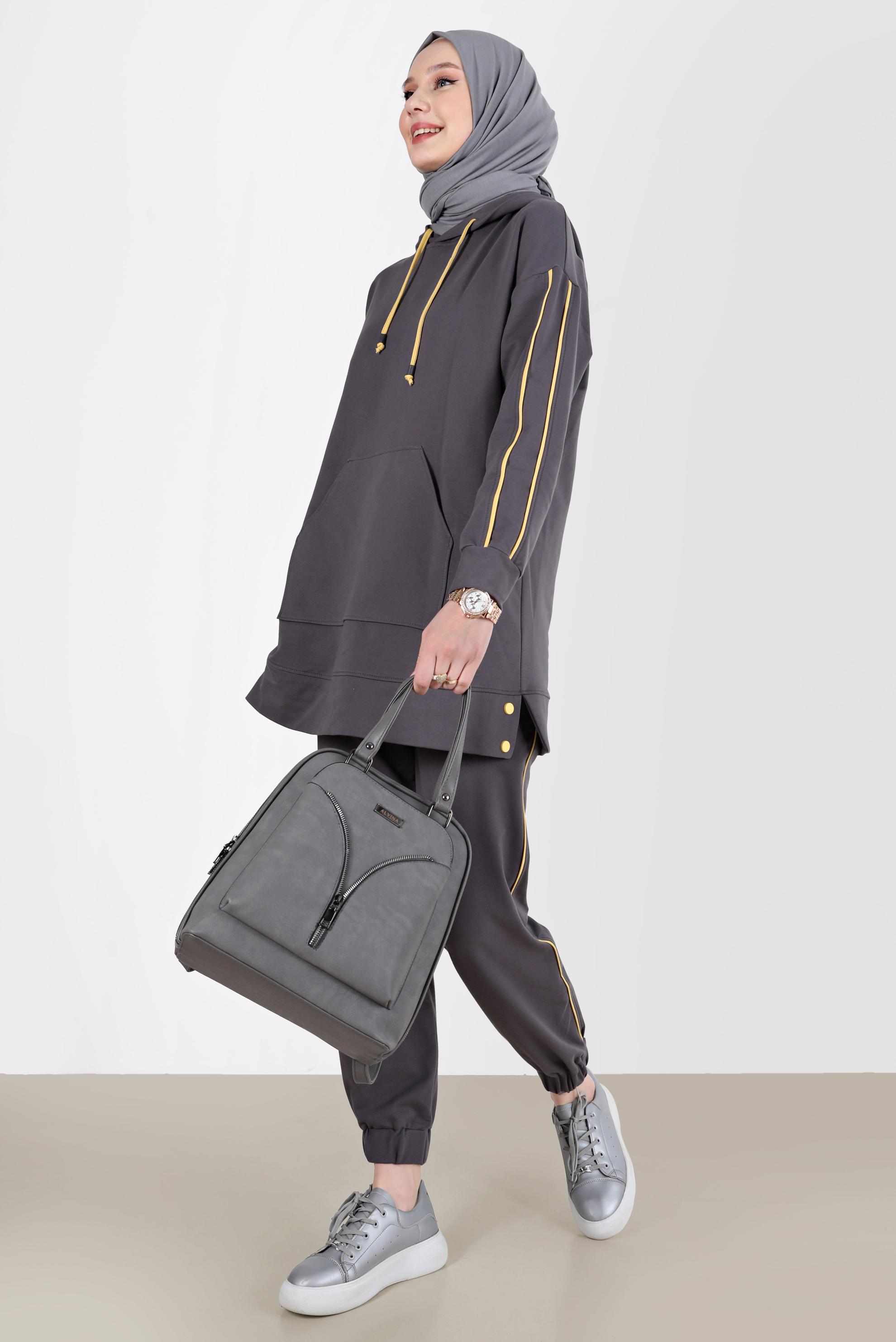 Tesettür giyim GRİ KAPÜŞONLU ŞERİT DETAYLI İKİLİ PANTOLON EŞOFMAN TAKIMI 42594