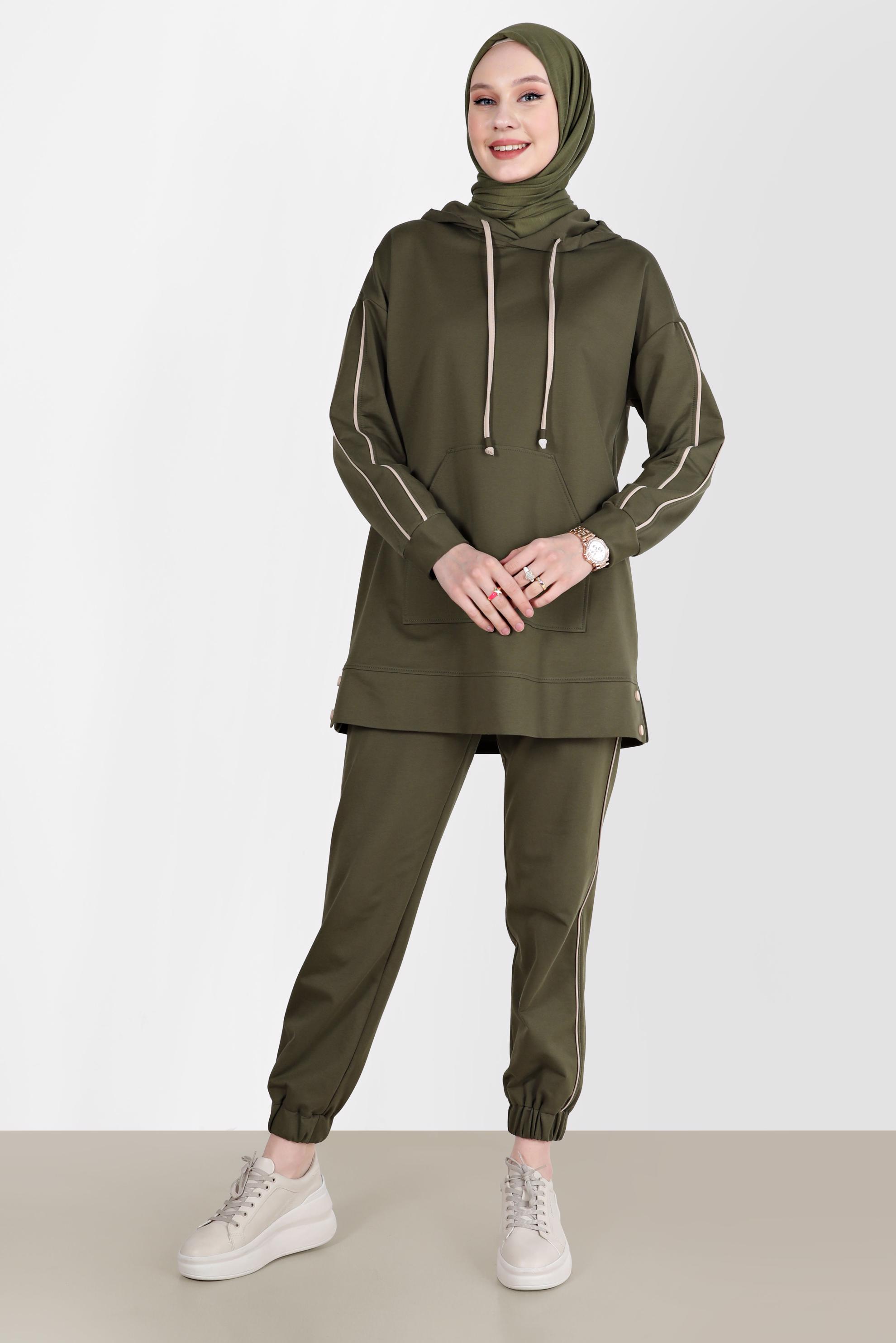 Tesettür giyim HAKİ KAPÜŞONLU ŞERİT DETAYLI İKİLİ PANTOLON EŞOFMAN TAKIMI 42594
