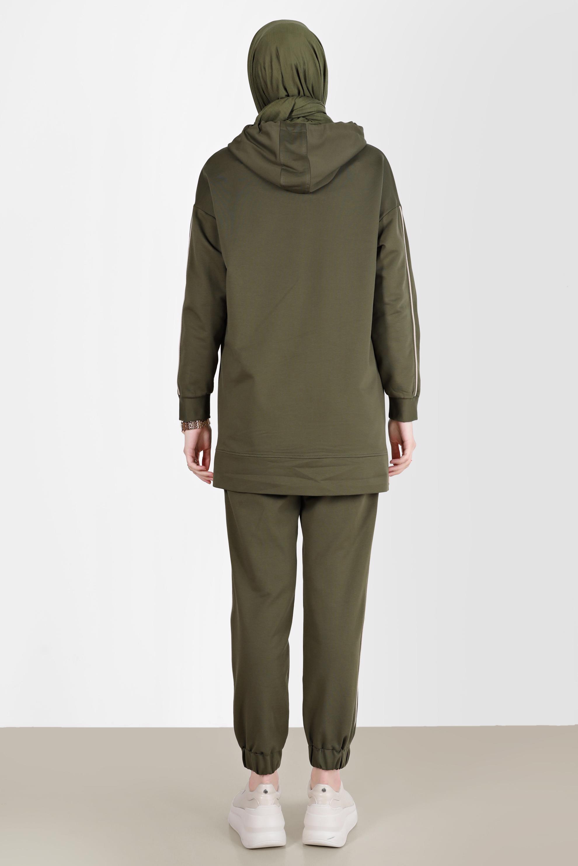 Tesettür giyim HAKİ KAPÜŞONLU ŞERİT DETAYLI İKİLİ PANTOLON EŞOFMAN TAKIMI 42594