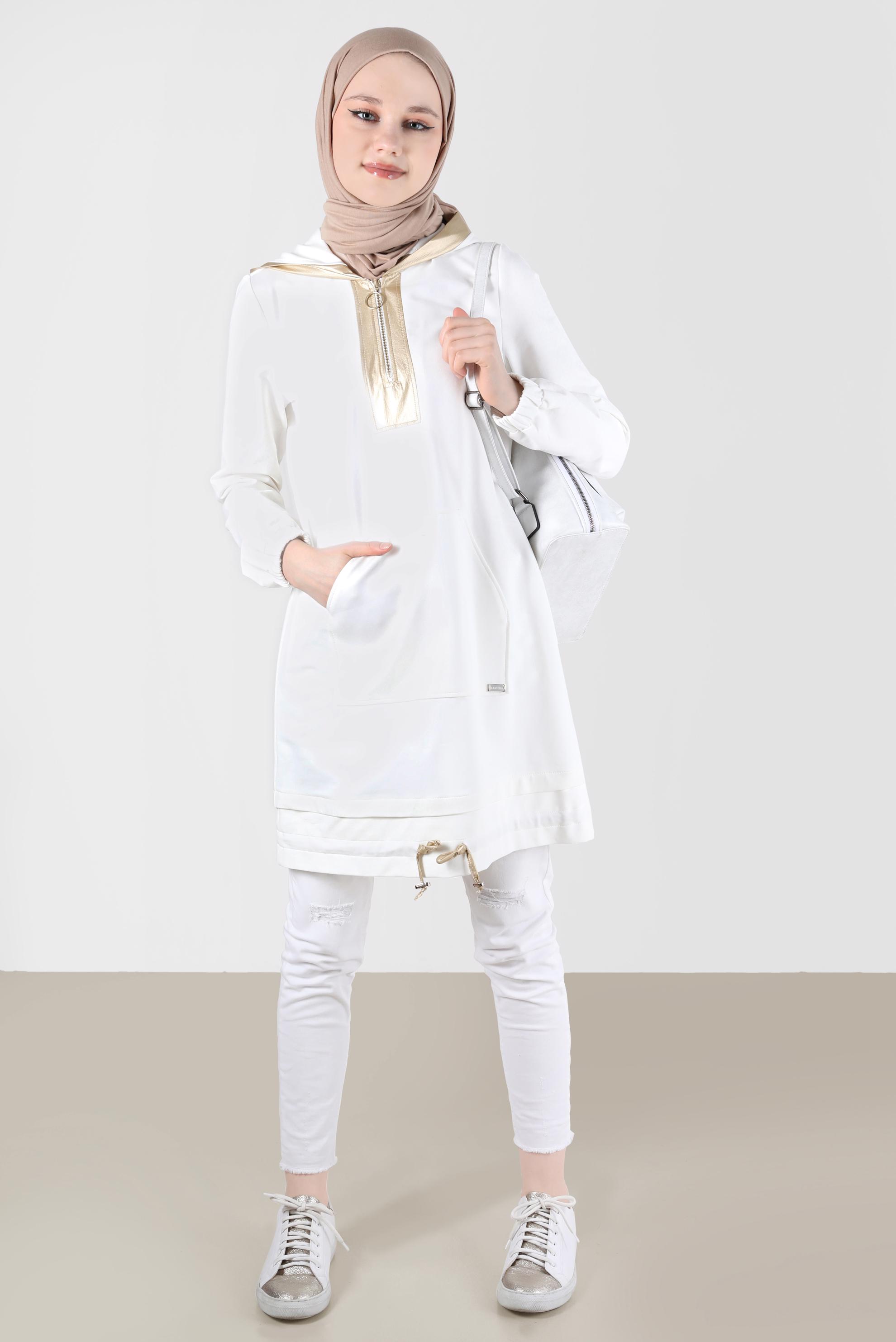 Tesettür giyim BEYAZ PARLAK DERİ DETAYLI KAPÜŞONLU EŞOFMAN TUNİK 42600 