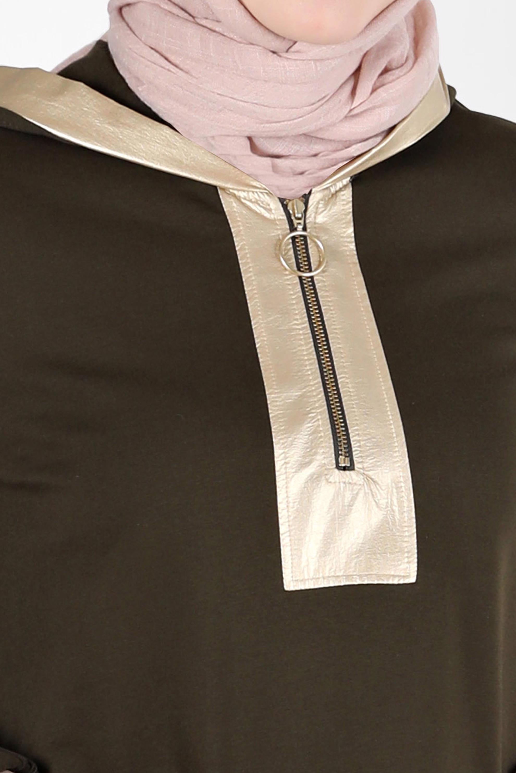 Tesettür giyim HAKİ PARLAK DERİ DETAYLI KAPÜŞONLU EŞOFMAN TUNİK 42600 