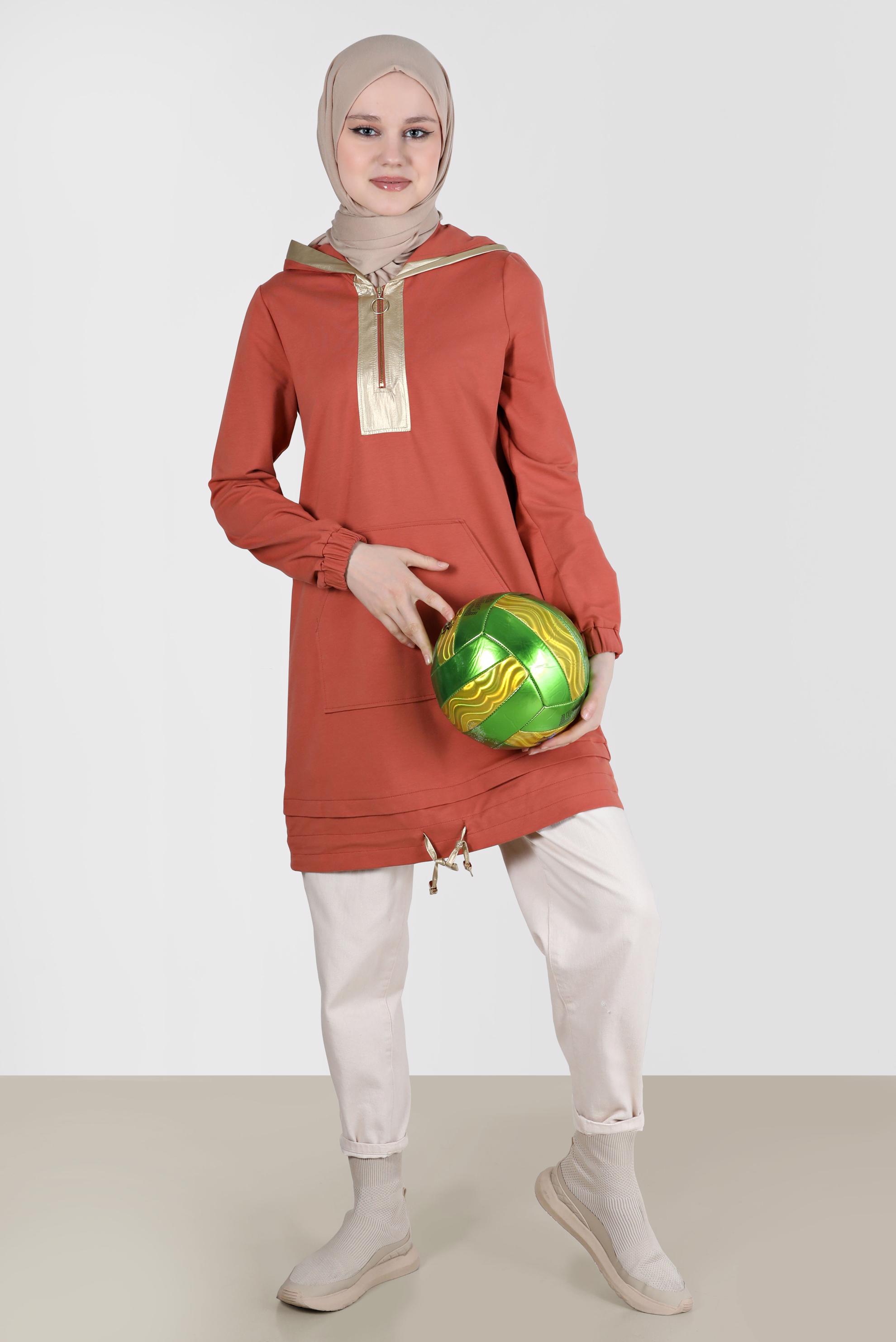 Tesettür giyim TURUNCU PARLAK DERİ DETAYLI KAPÜŞONLU EŞOFMAN TUNİK 42600 
