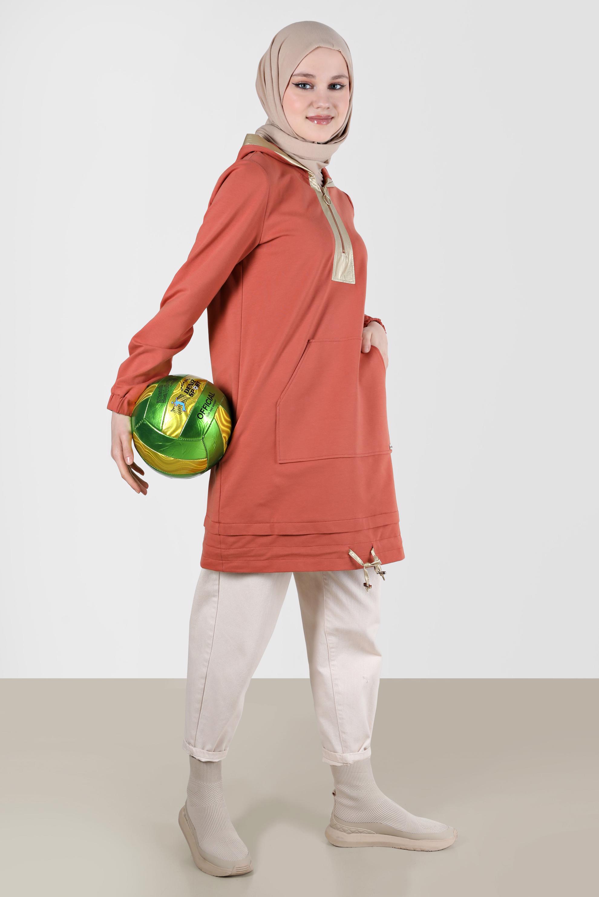 Tesettür giyim TURUNCU PARLAK DERİ DETAYLI KAPÜŞONLU EŞOFMAN TUNİK 42600 