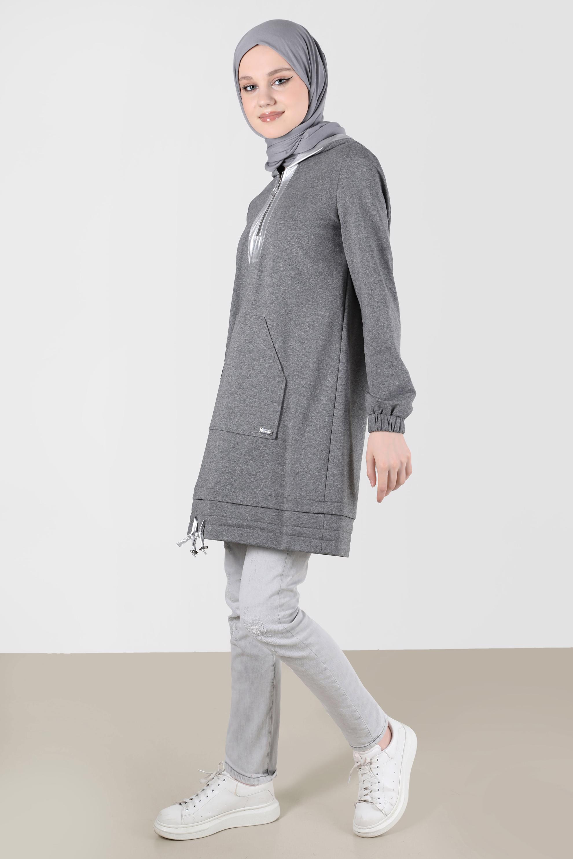 Tesettür giyim GRİ PARLAK DERİ DETAYLI KAPÜŞONLU EŞOFMAN TUNİK 42600 