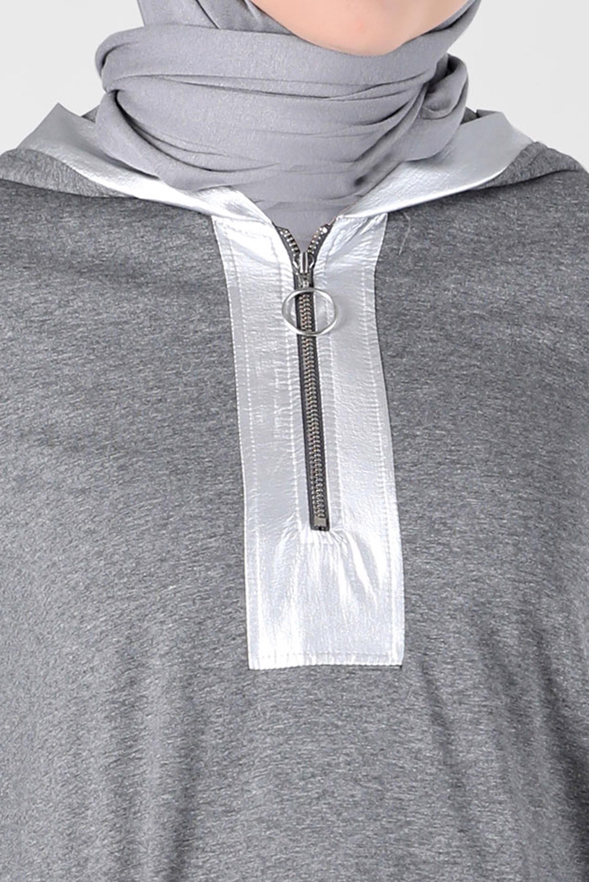 Tesettür giyim GRİ PARLAK DERİ DETAYLI KAPÜŞONLU EŞOFMAN TUNİK 42600 