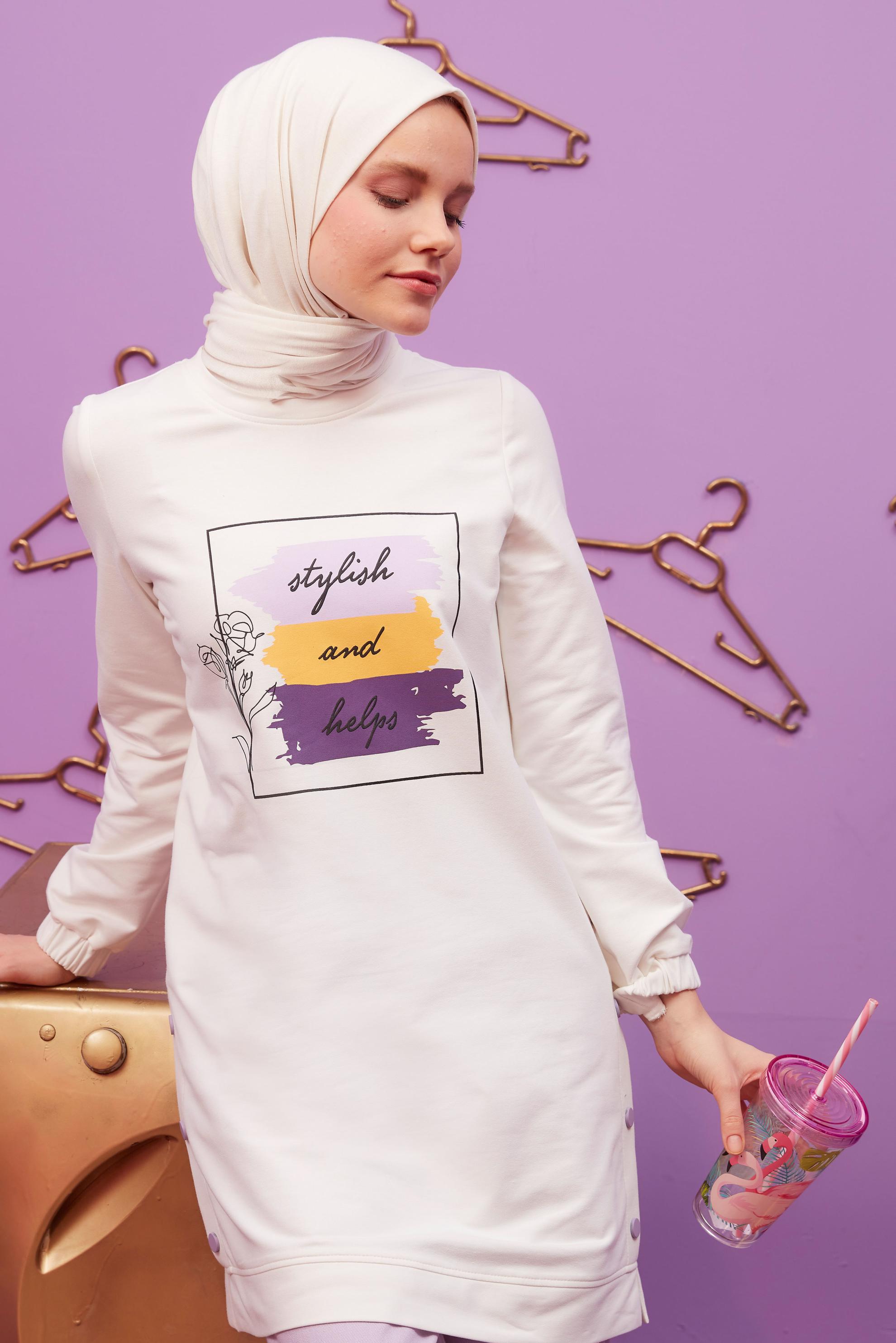 Tesettür giyim BEYAZ YAZI DETAYLI BASKILI EŞOFMAN TUNİK 42660 