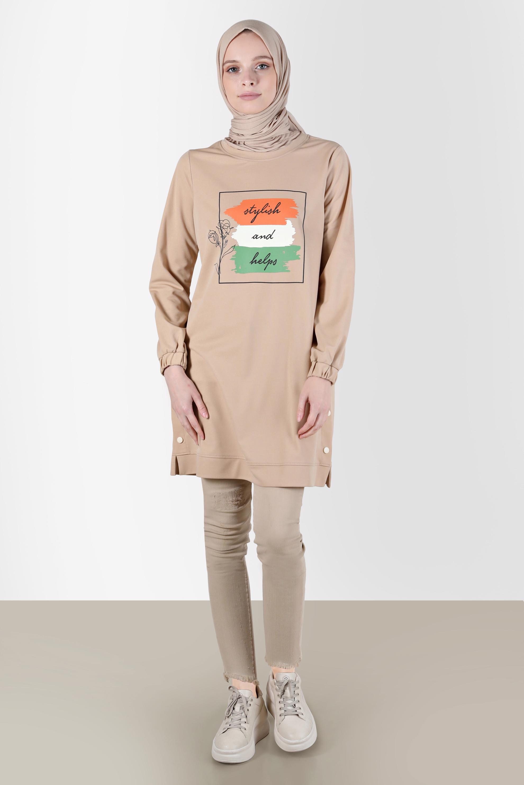 Tesettür giyim BEJ YAZI DETAYLI BASKILI EŞOFMAN TUNİK 42660 