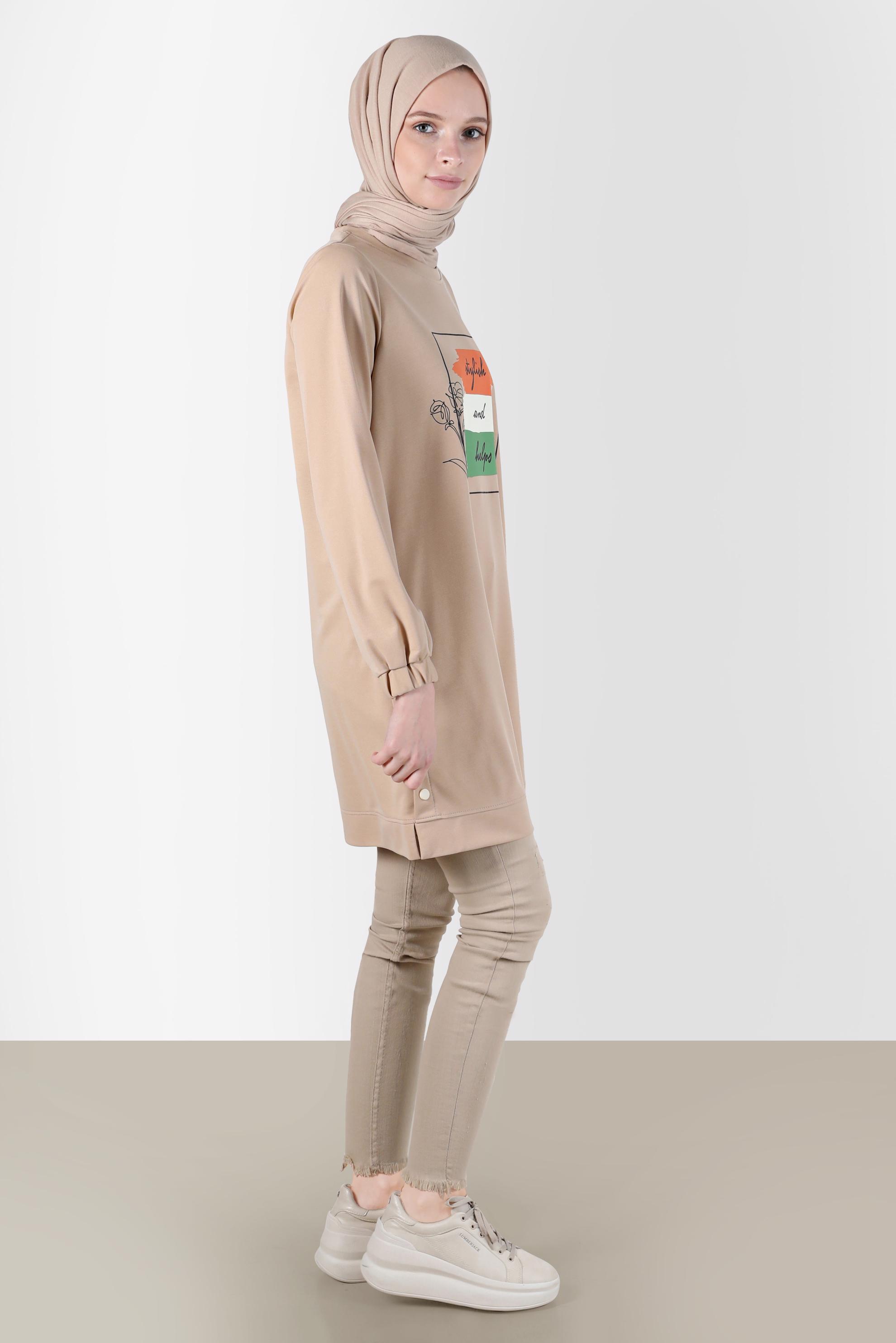 Tesettür giyim BEJ YAZI DETAYLI BASKILI EŞOFMAN TUNİK 42660 