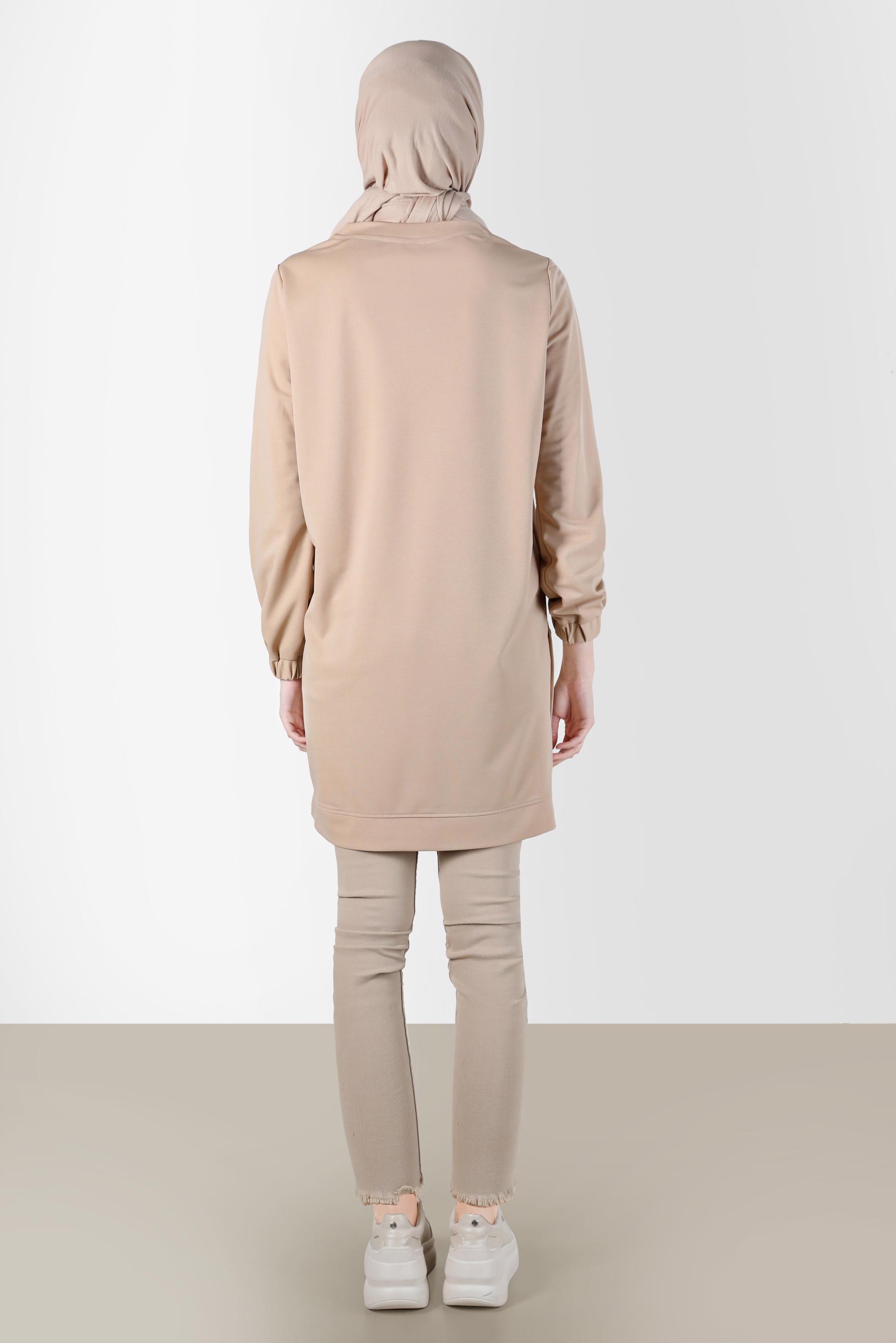 Tesettür giyim BEJ YAZI DETAYLI BASKILI EŞOFMAN TUNİK 42660 