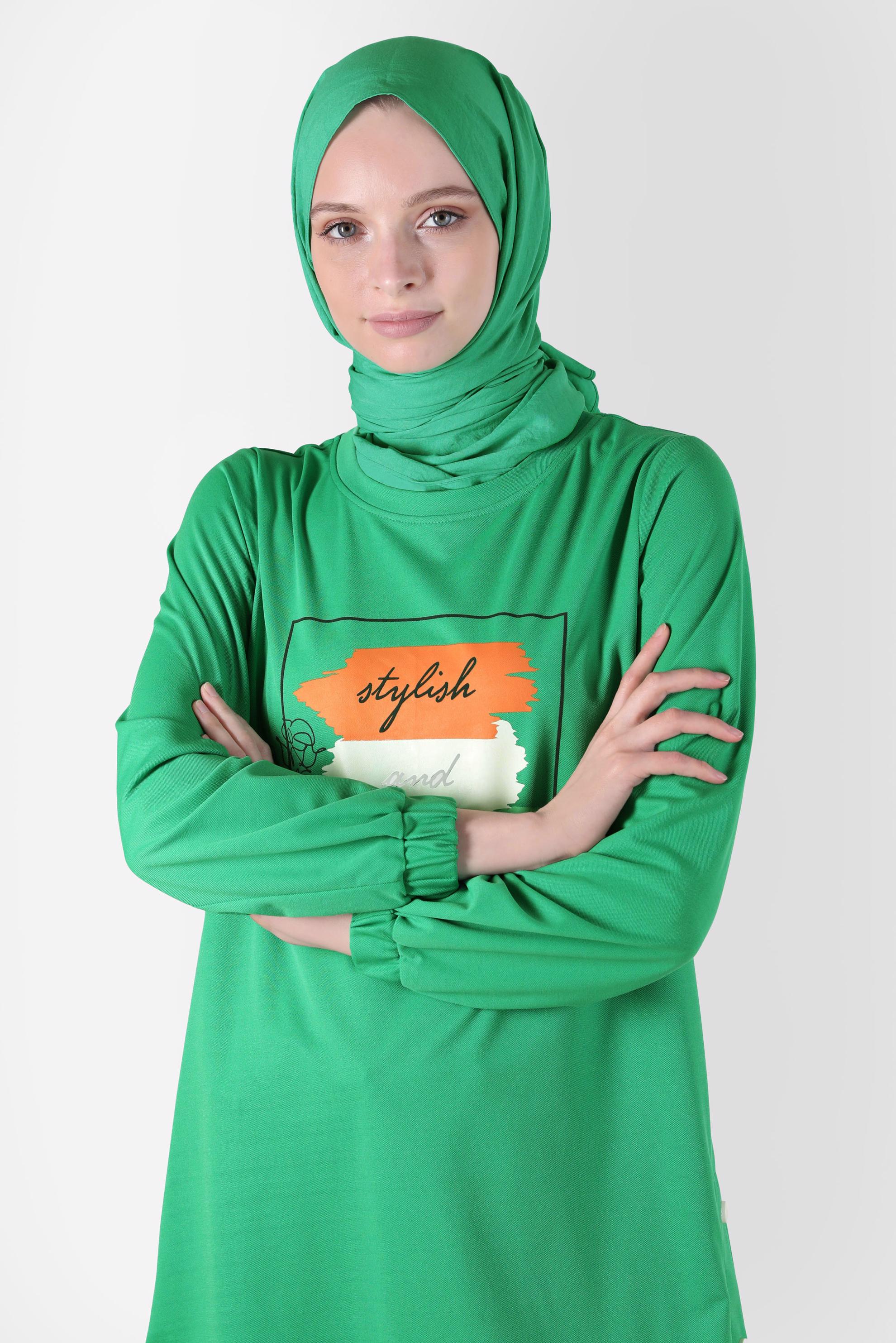 Tesettür giyim YEŞİL YAZI DETAYLI BASKILI EŞOFMAN TUNİK 42660 