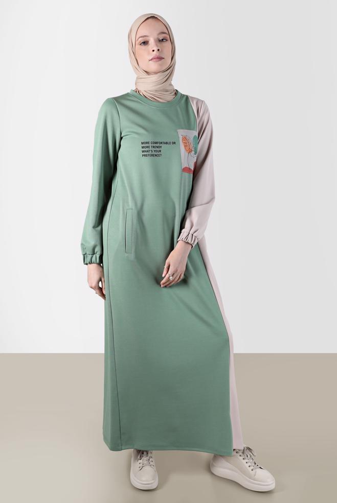 Vêtements hijab VERT ROBE DE SURVÊTEMENT BICOLORE DÉTAIL SLOGAN 42679 - ALVİNA
