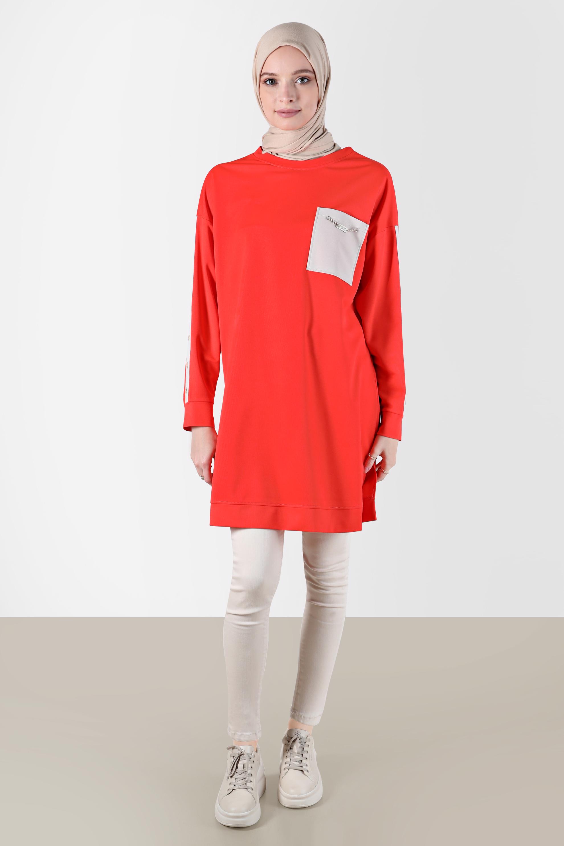 Tesettür giyim KIRMIZI KOLLARI ŞERİTLİ CEP DETAYLI EŞOFMAN TUNİK 42859 