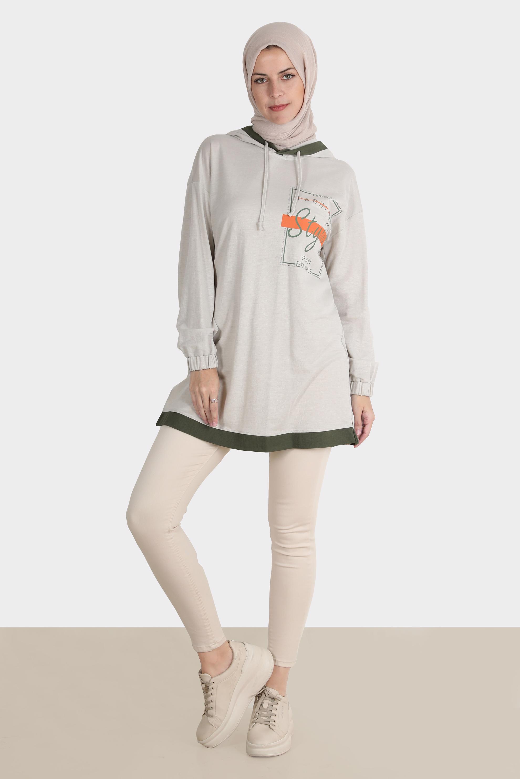 Tesettür giyim BEJ KAPÜŞONLU BASKILI EŞOFMAN TUNİK 42900 