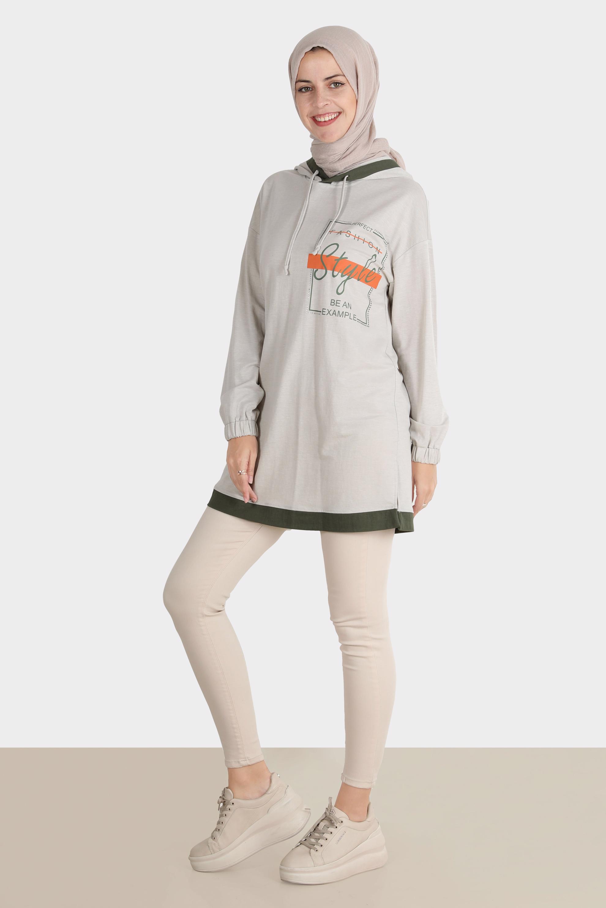 Tesettür giyim BEJ KAPÜŞONLU BASKILI EŞOFMAN TUNİK 42900 