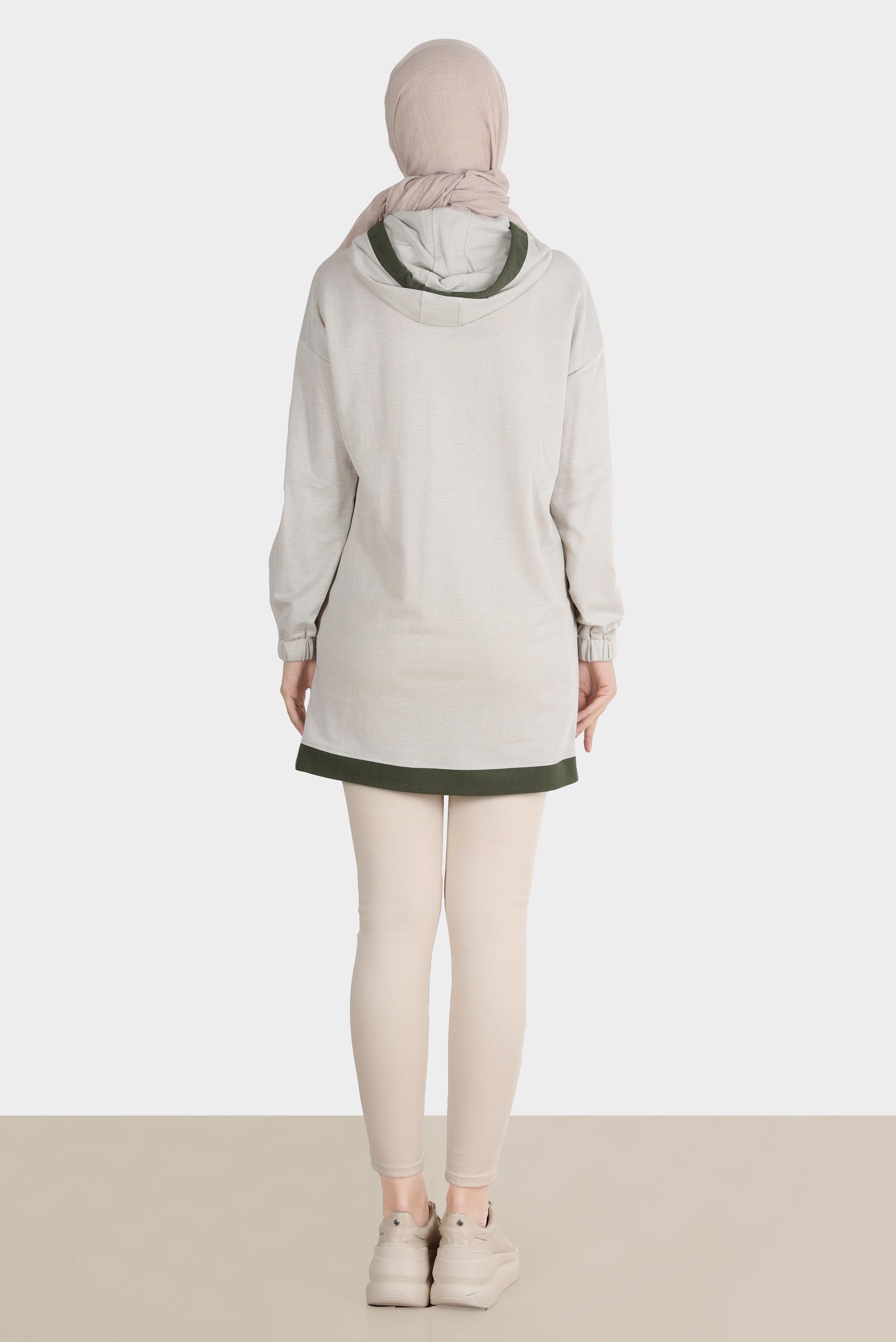 Tesettür giyim BEJ KAPÜŞONLU BASKILI EŞOFMAN TUNİK 42900 