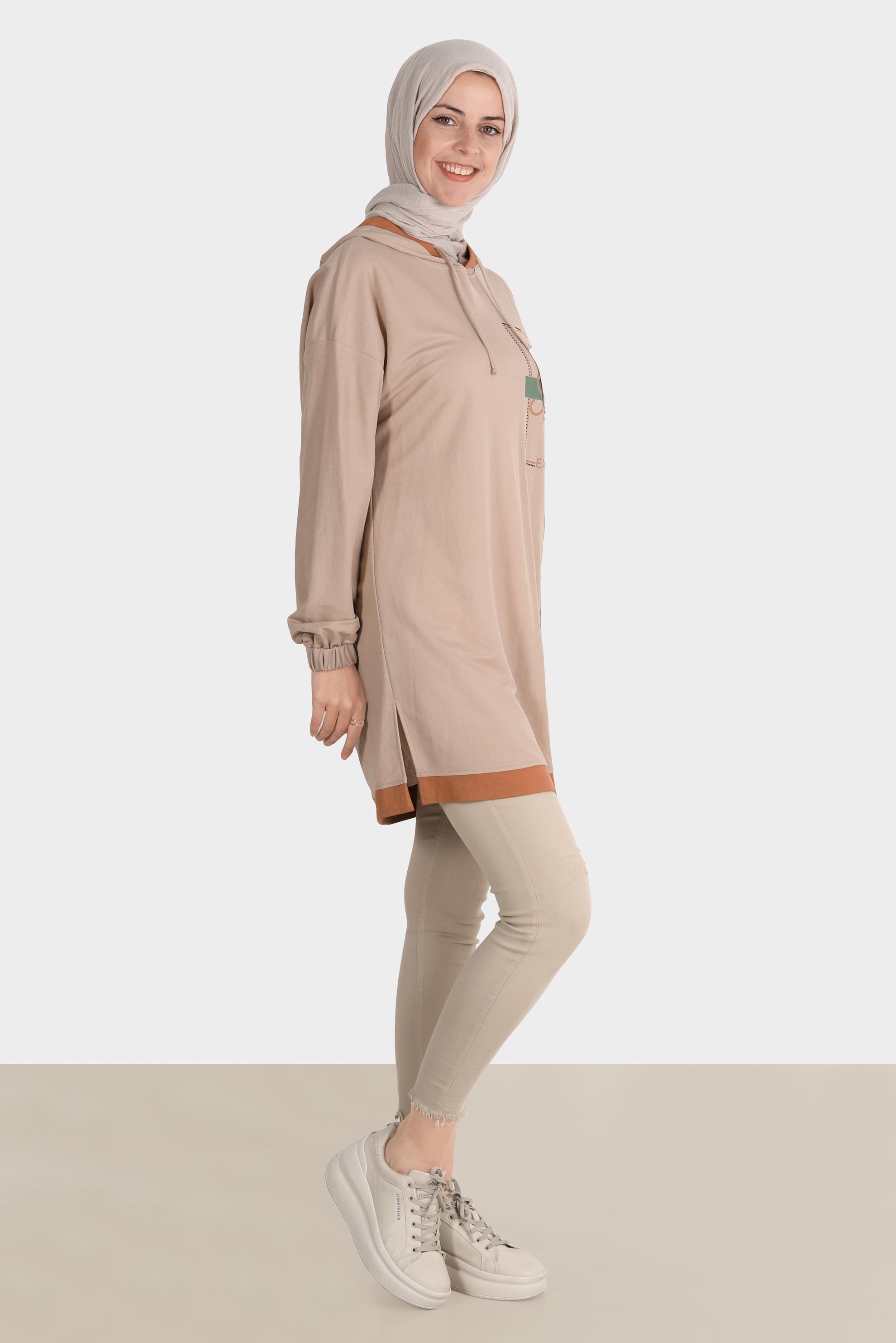 Tesettür giyim KUM KAPÜŞONLU BASKILI EŞOFMAN TUNİK 42900 