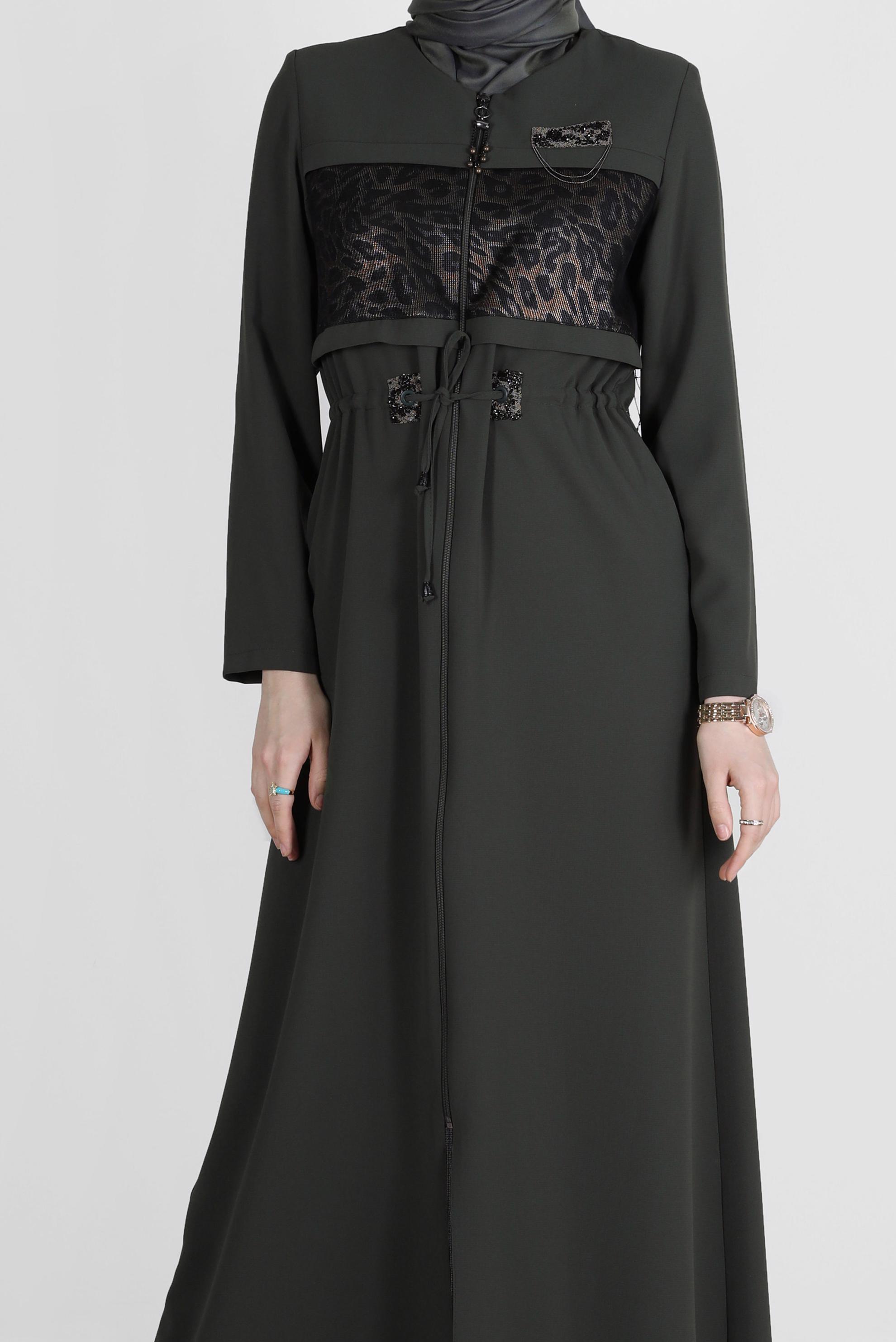 Tesettür giyim HAKİ LEOPAR DESEN DETAYLI FERMUARLI PARDESÜ 10522 