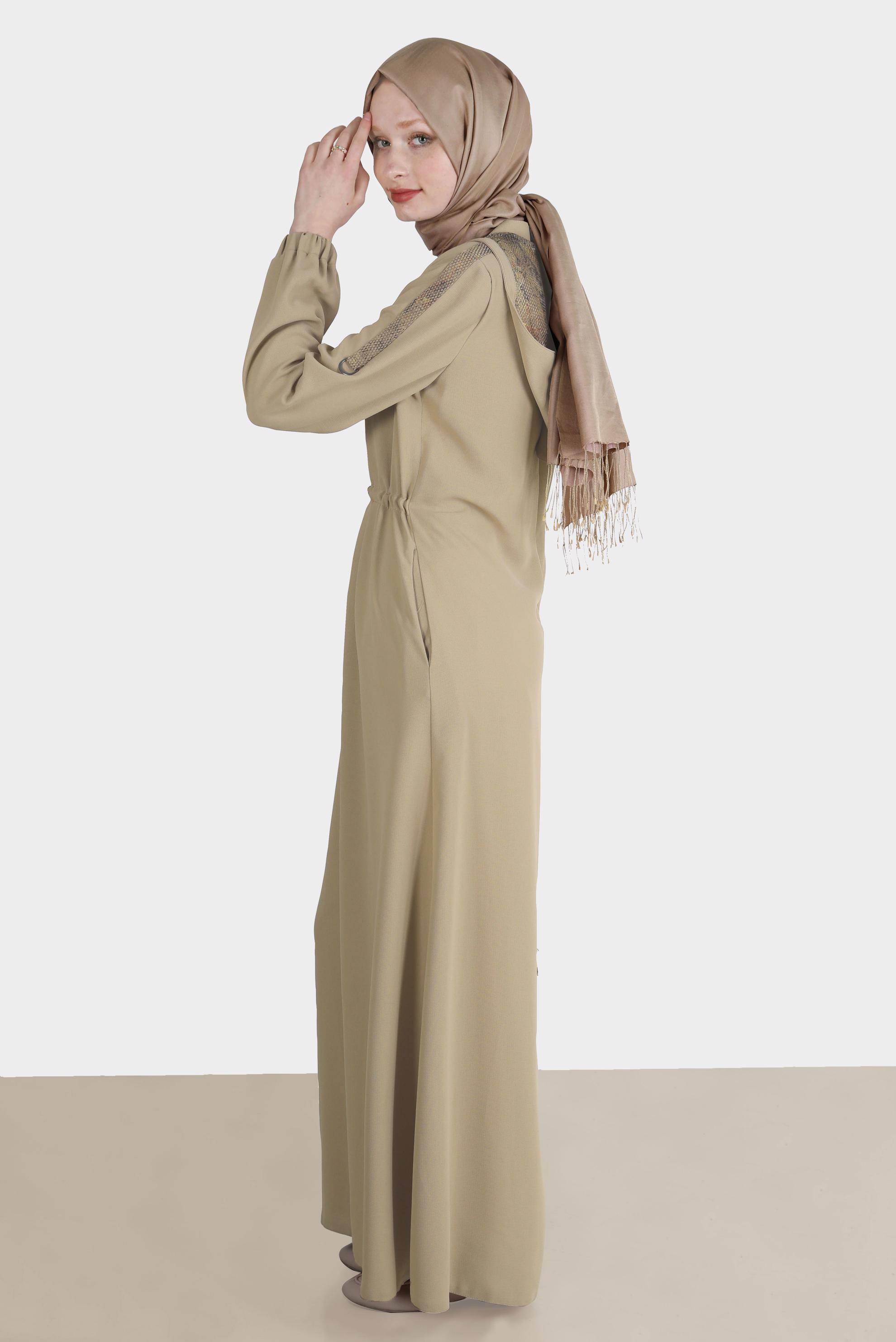 Tesettür giyim BEJ BELİ BÜZGÜLÜ KAPÜŞONLU PARDESÜ 10524 