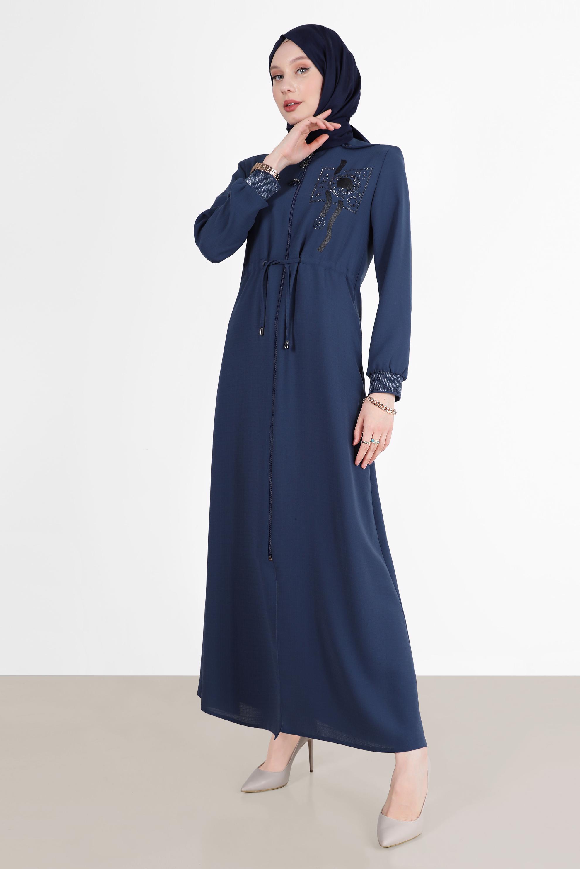 Tesettür giyim LACİVERT TAŞ BASKI DETAYLI FERMUARLI PARDESÜ 10526 