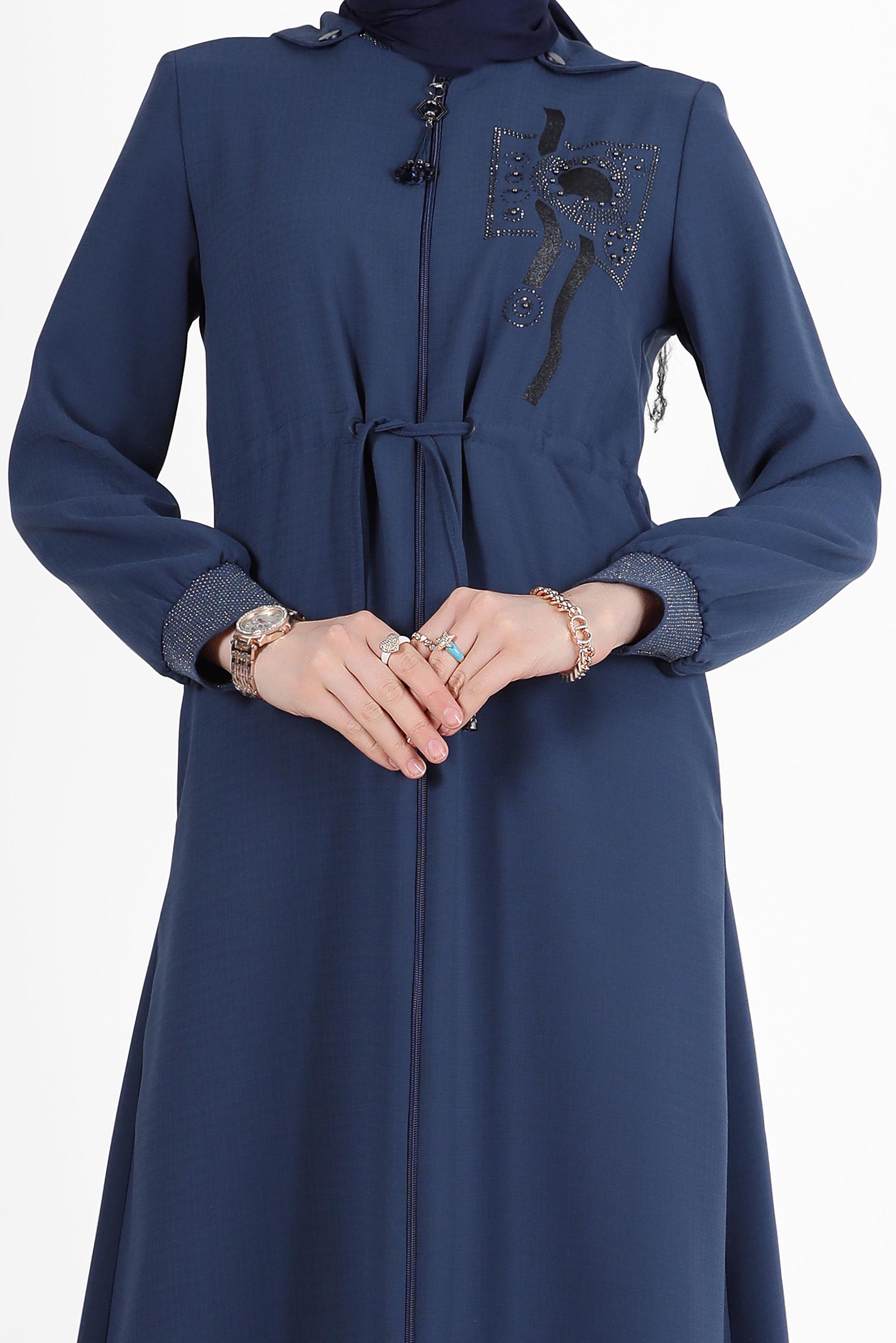 Tesettür giyim LACİVERT TAŞ BASKI DETAYLI FERMUARLI PARDESÜ 10526 