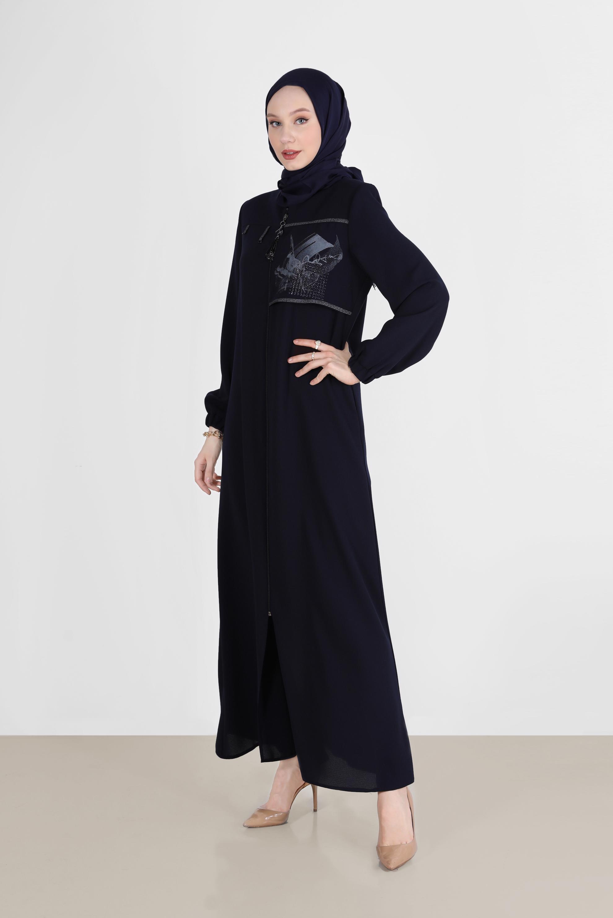 Tesettür giyim LACİVERT TAŞ BASKI DETAYLI FERMUARLI PARDESÜ 10528 