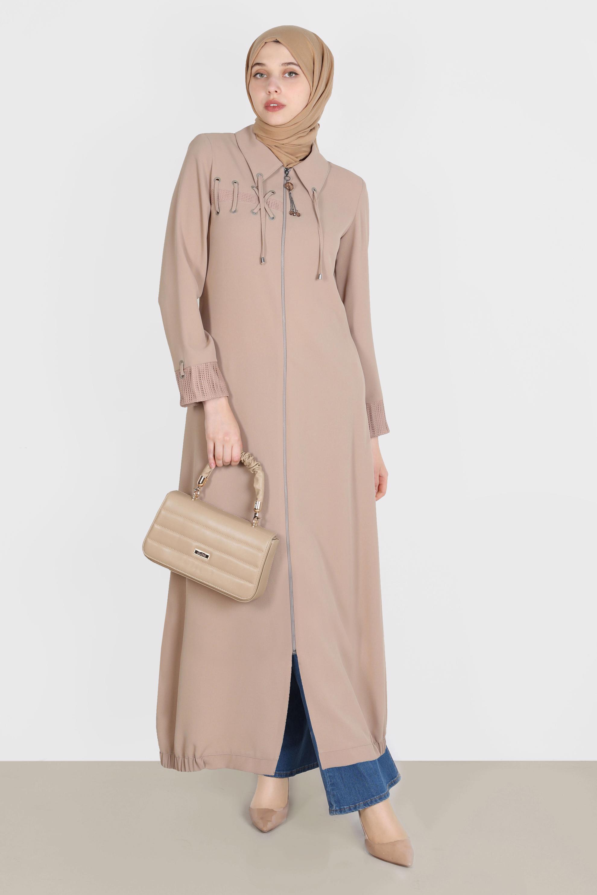 Tesettür giyim BEJ KUŞGÖZÜ DETAYLI FERMUARLI PARDESÜ 10534	