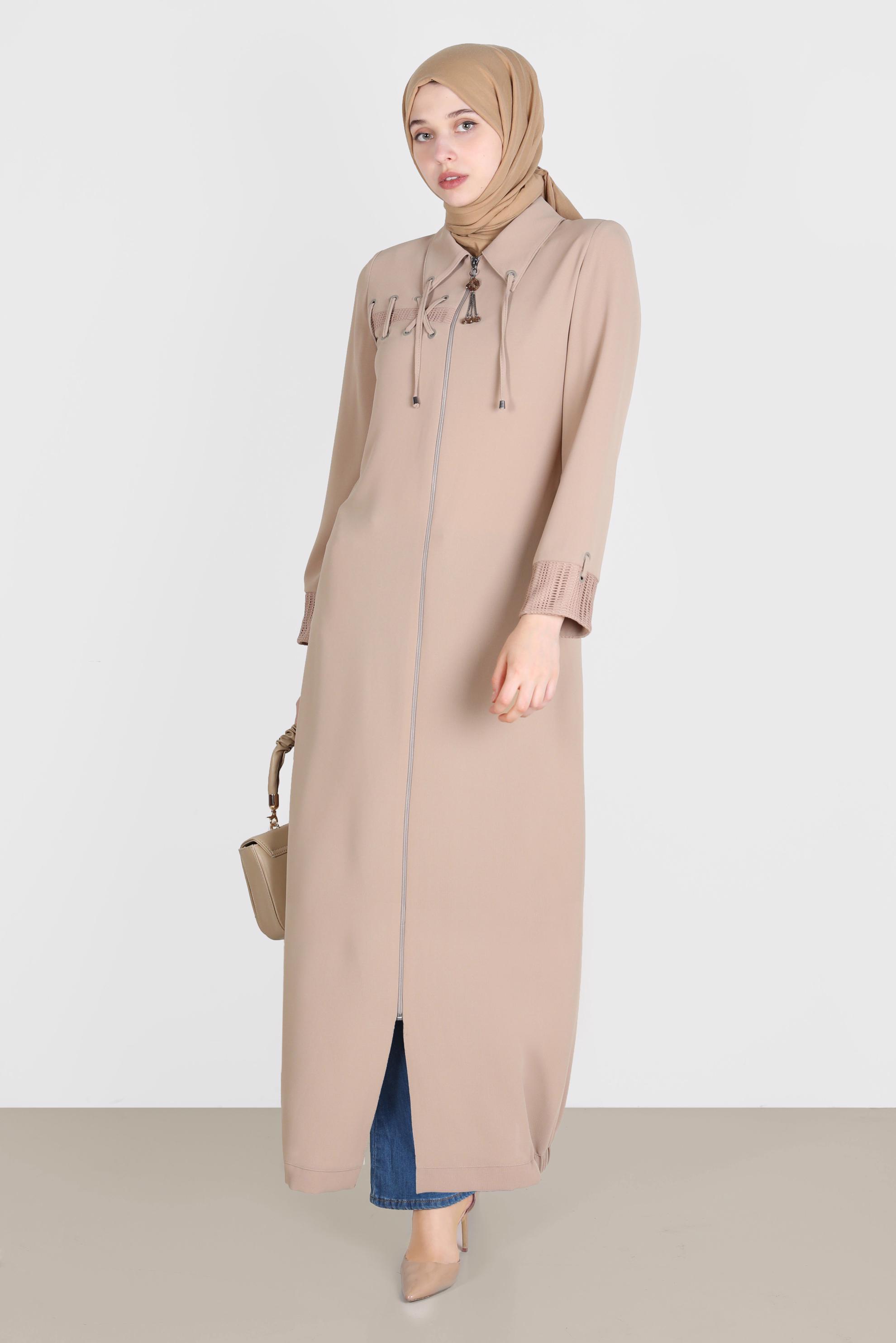 Tesettür giyim BEJ KUŞGÖZÜ DETAYLI FERMUARLI PARDESÜ 10534	