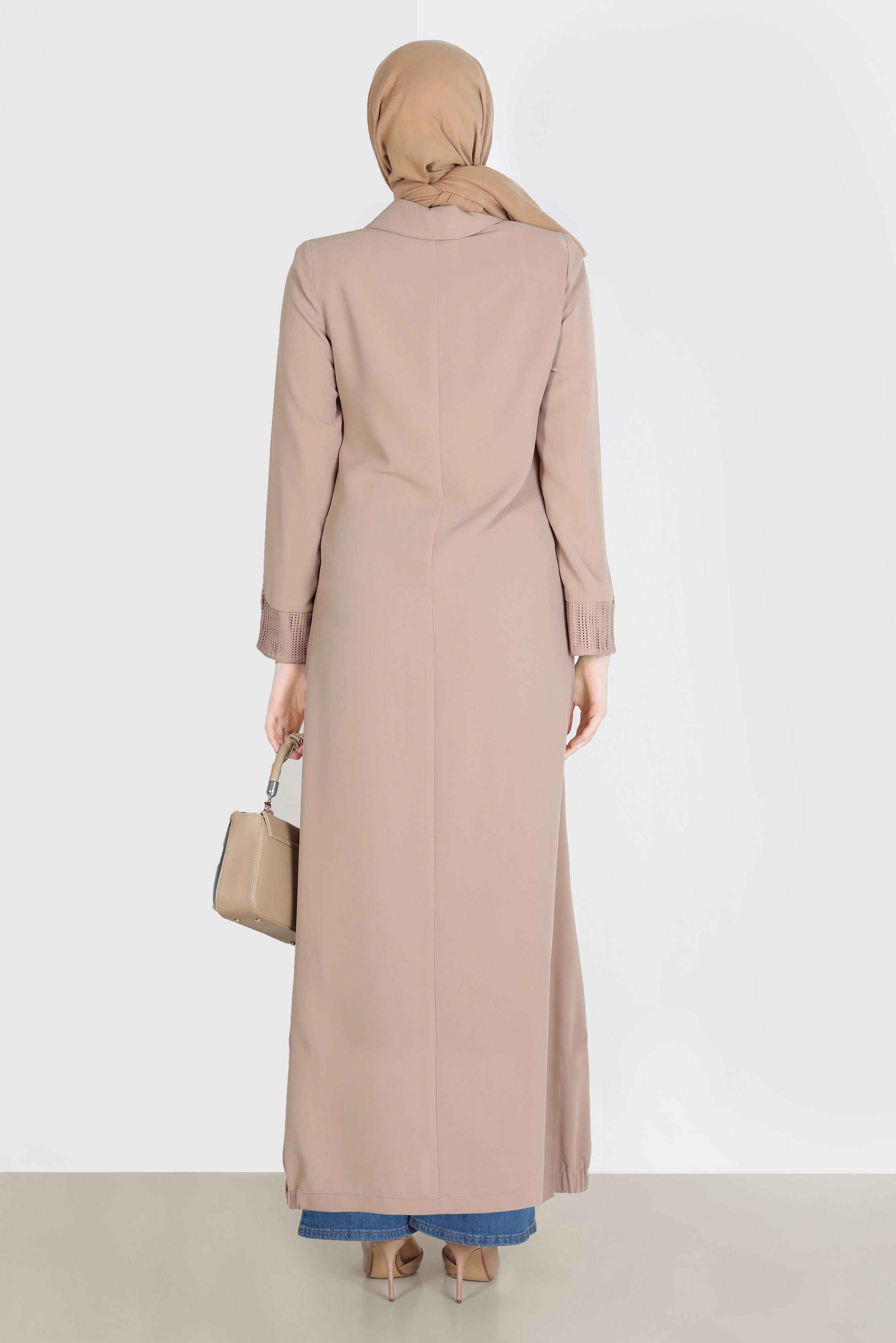 Tesettür giyim BEJ KUŞGÖZÜ DETAYLI FERMUARLI PARDESÜ 10534	