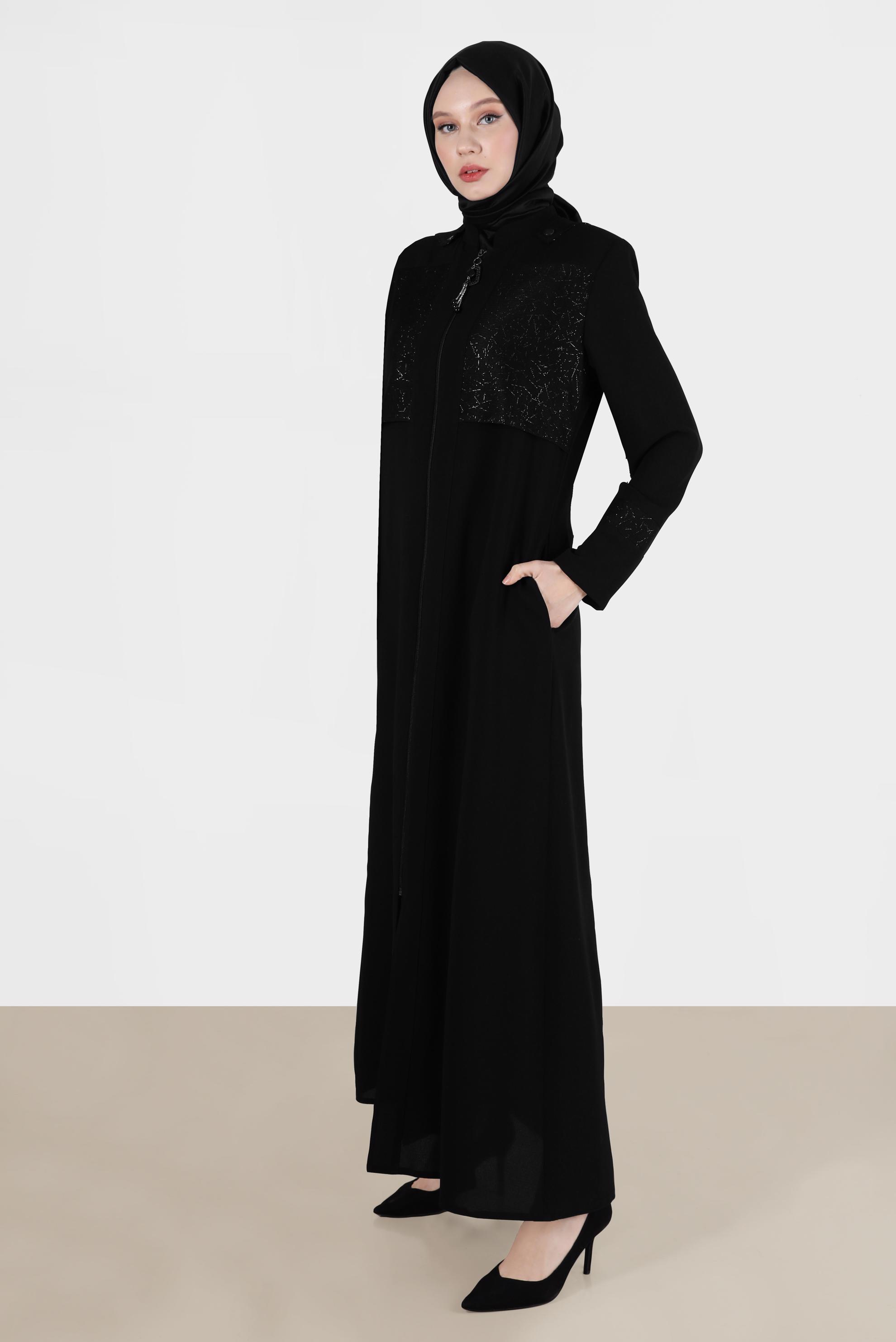 Tesettür giyim SİYAH PARLAK KUMAŞ DETAYLI FERMUARLI PARDESÜ 10535 