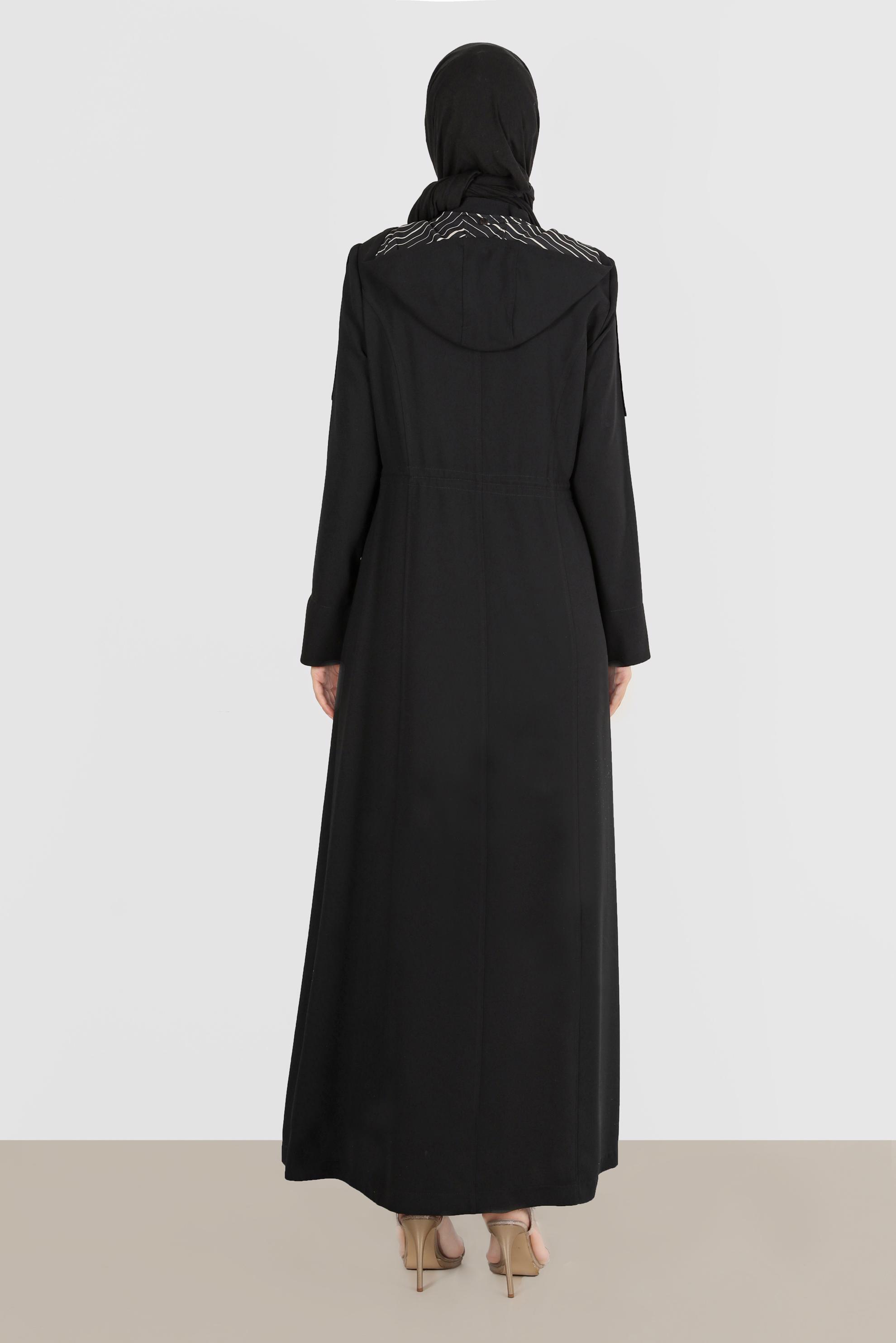 Tesettür giyim SİYAH DÜĞMELİ KAPÜŞONLU PARDESÜ 10546	