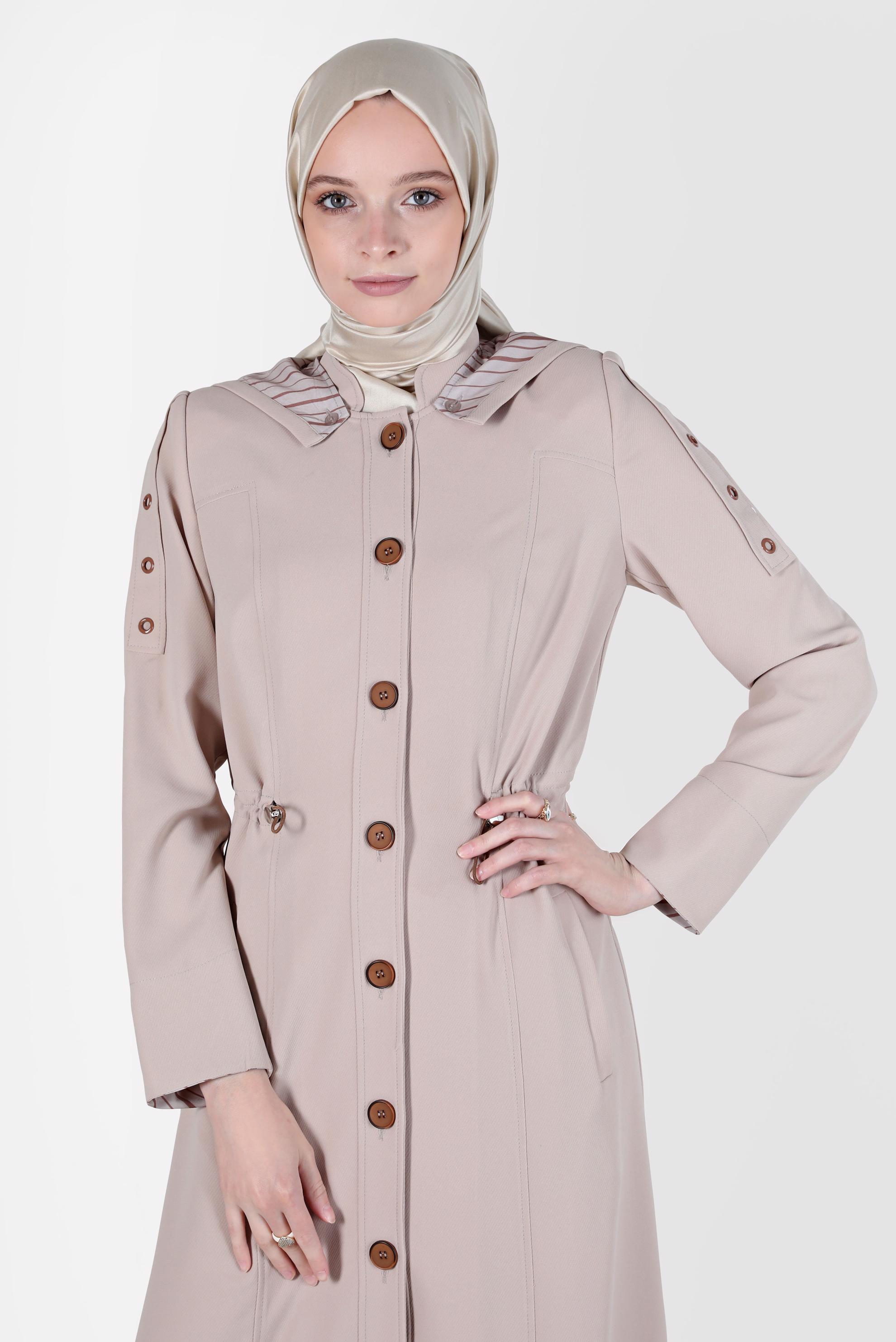 Tesettür giyim BEJ DÜĞMELİ KAPÜŞONLU PARDESÜ 10546	