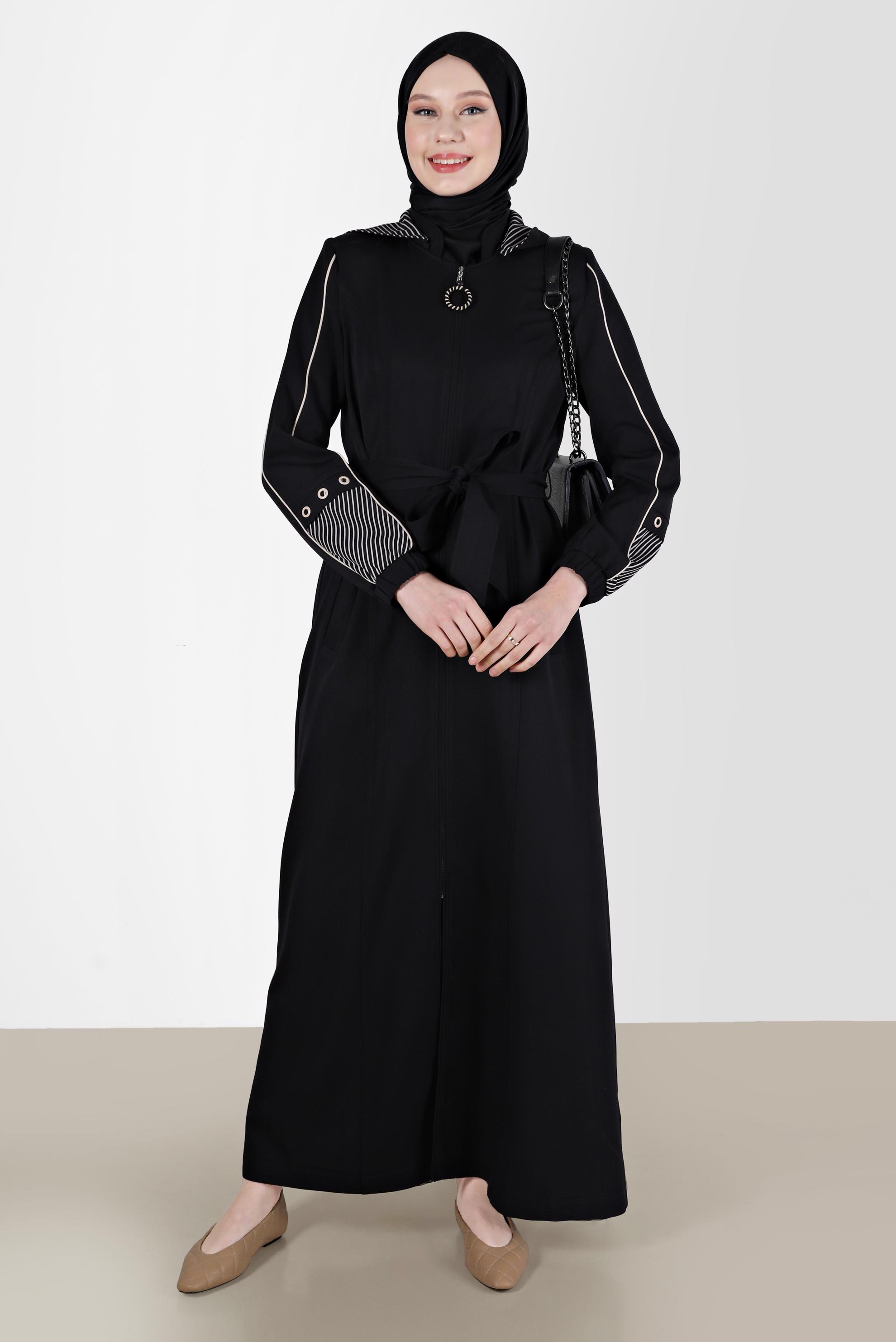 Tesettür giyim SİYAH ŞERİTLİ KUŞGÖZÜ DETAYLI PARDESÜ 10547 