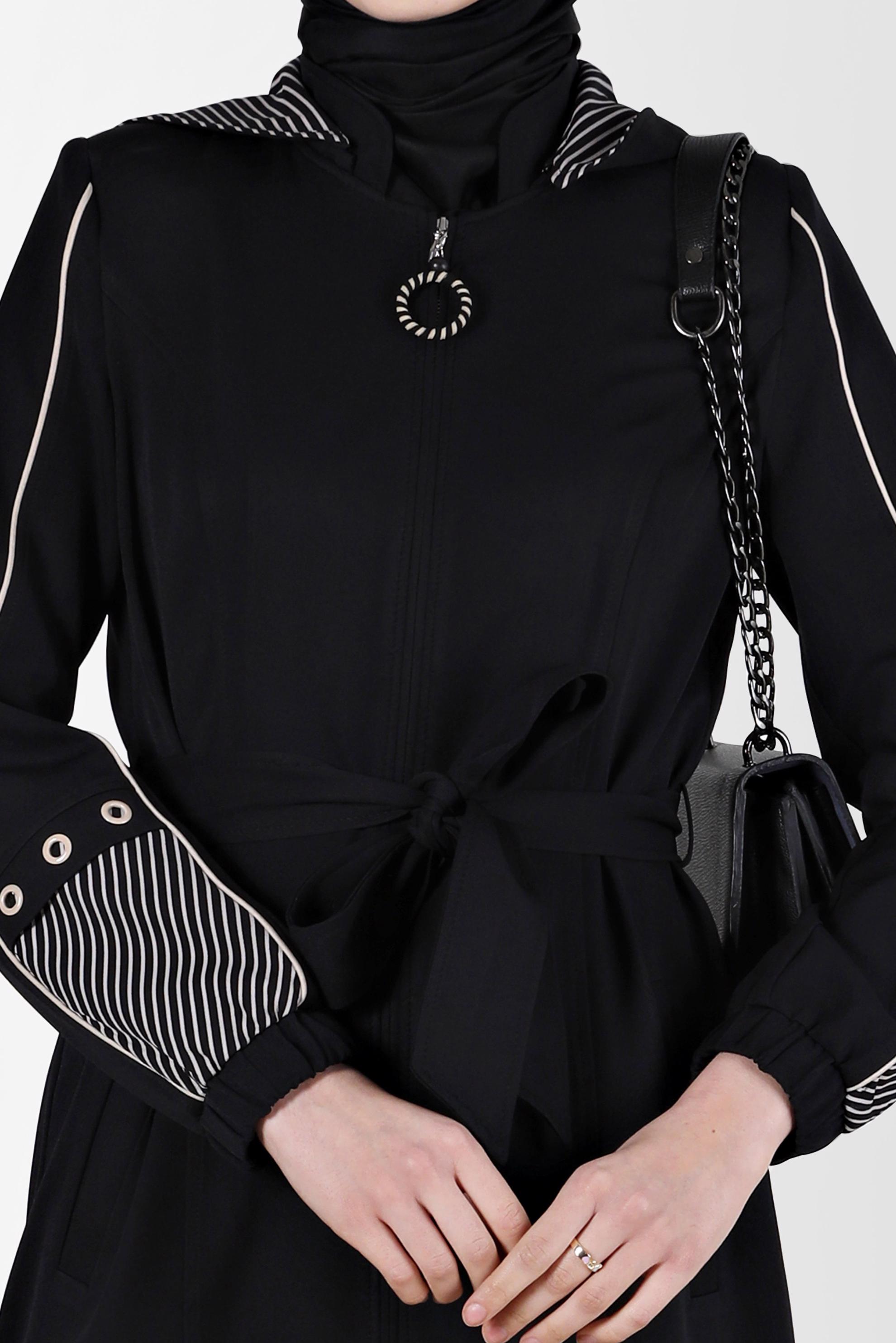 Tesettür giyim SİYAH ŞERİTLİ KUŞGÖZÜ DETAYLI PARDESÜ 10547 