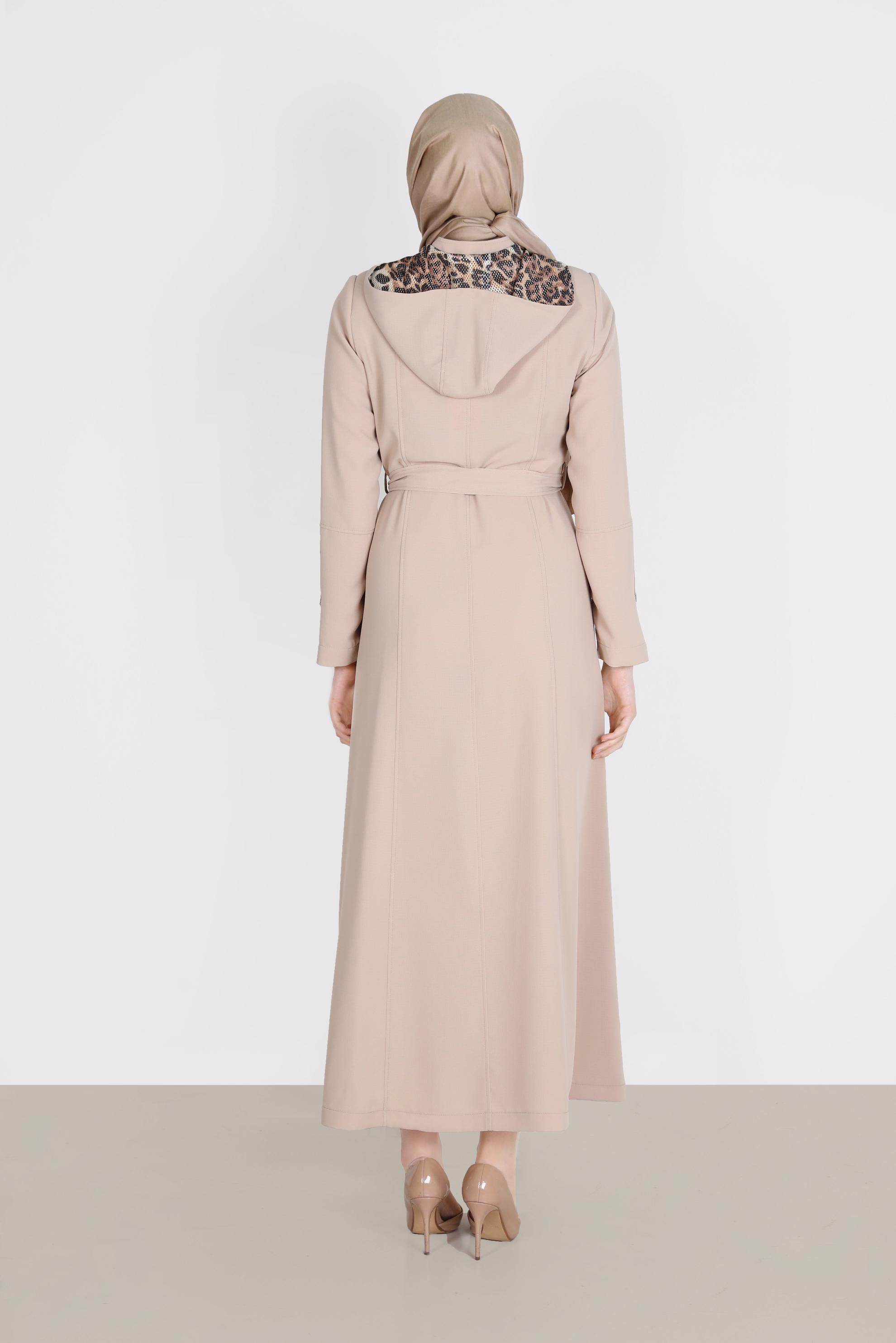 Tesettür giyim BEJ KAPÜŞONLU LEOPAR DESENLİ PARDESÜ 10549 