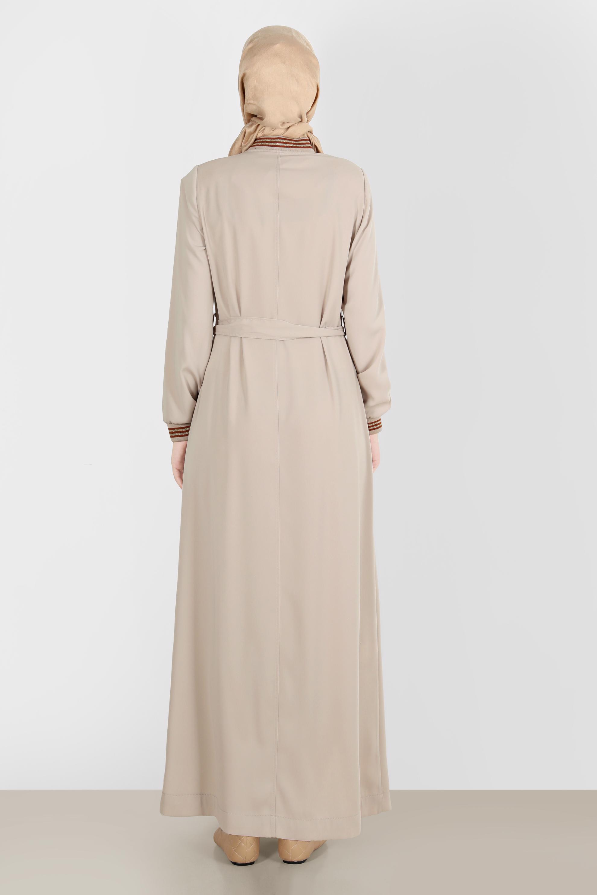 Tesettür giyim BEJ FERMUARLI KUŞAKLI PARDESÜ 10551 