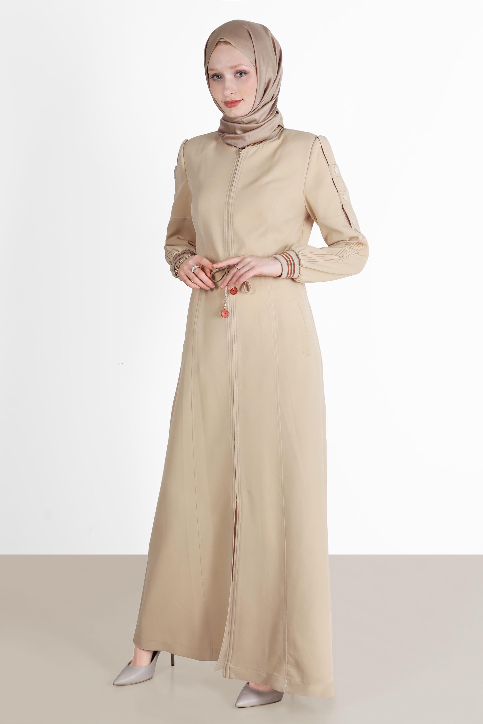 Tesettür giyim BEJ BELİ BÜZGÜLÜ MANŞETLERİ LASTİKLİ PARDESÜ 10553