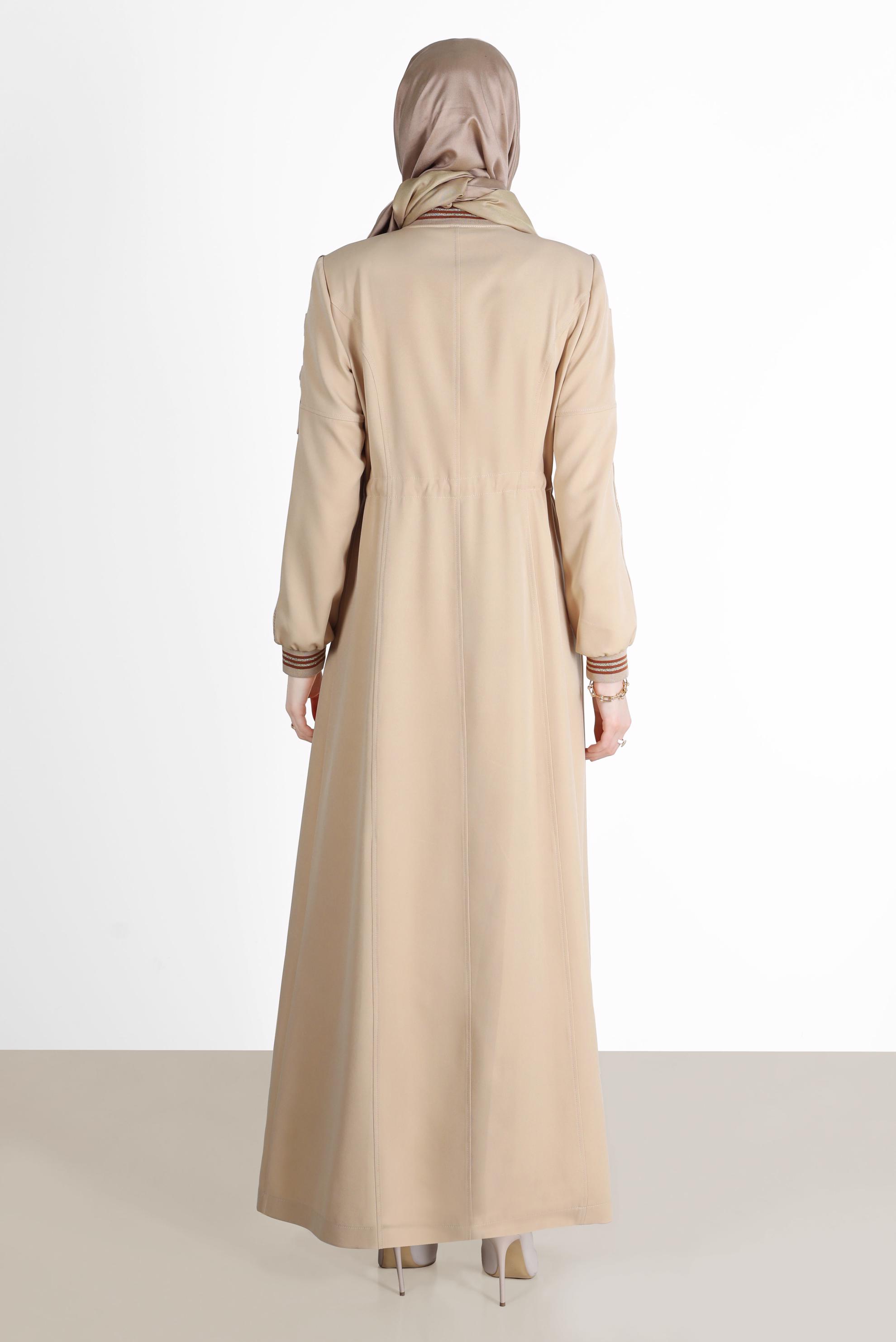 Tesettür giyim BEJ BELİ BÜZGÜLÜ MANŞETLERİ LASTİKLİ PARDESÜ 10553