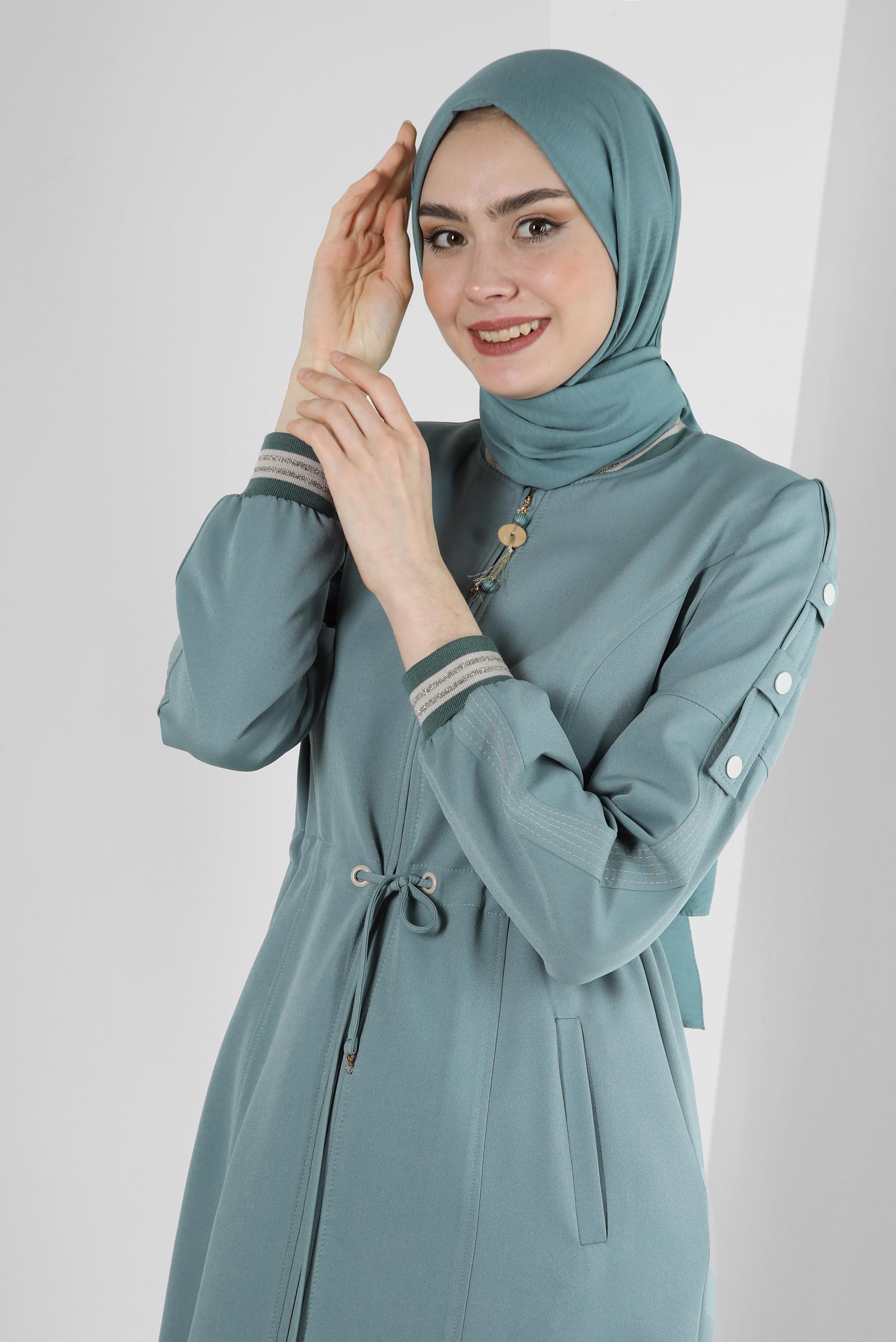 Tesettür giyim YEŞİL BELİ BÜZGÜLÜ MANŞETLERİ LASTİKLİ PARDESÜ 10553