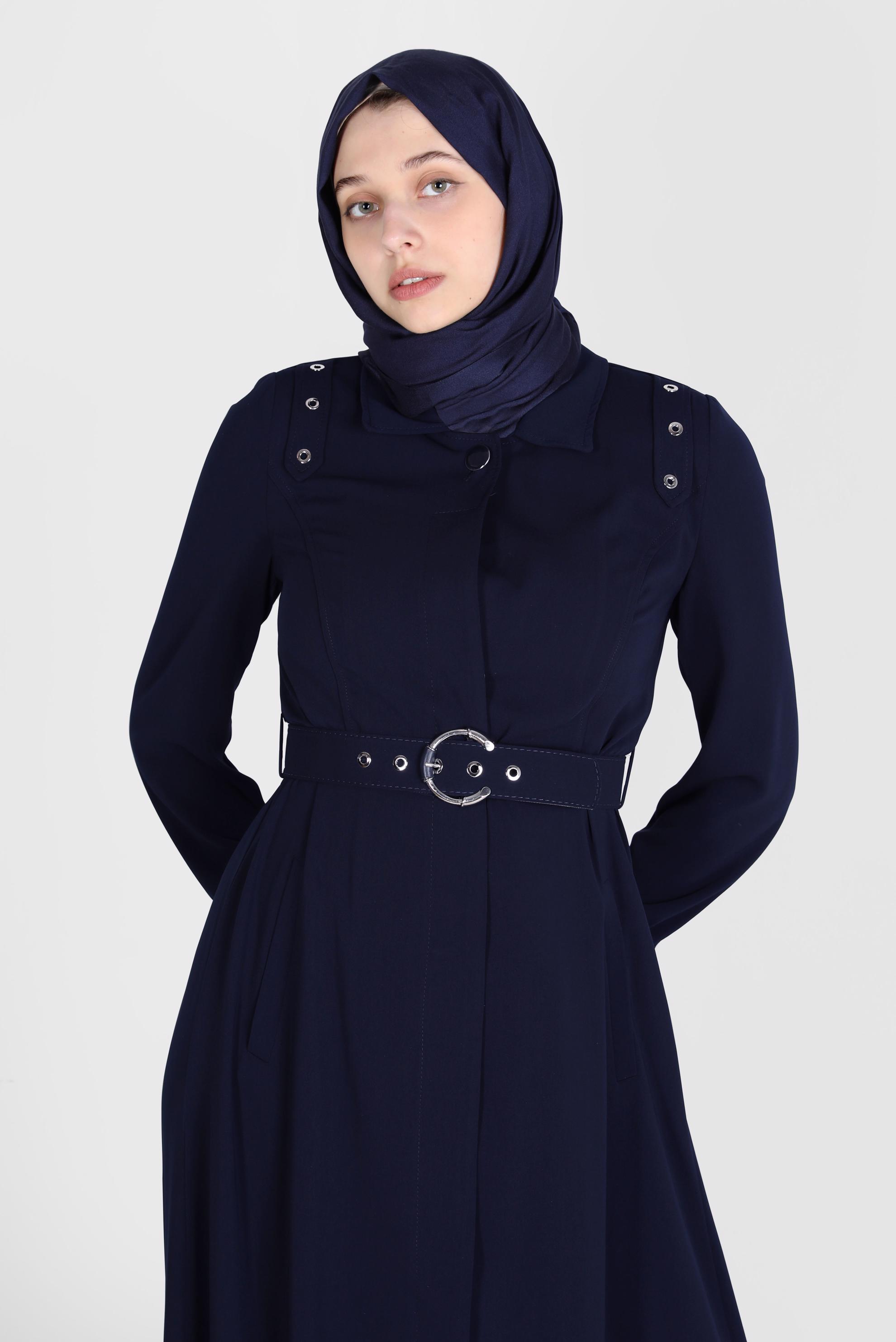 Tesettür giyim LACİVERT KUŞGÖZÜ DETAYLI KEMERLİ PARDESÜ 10555 