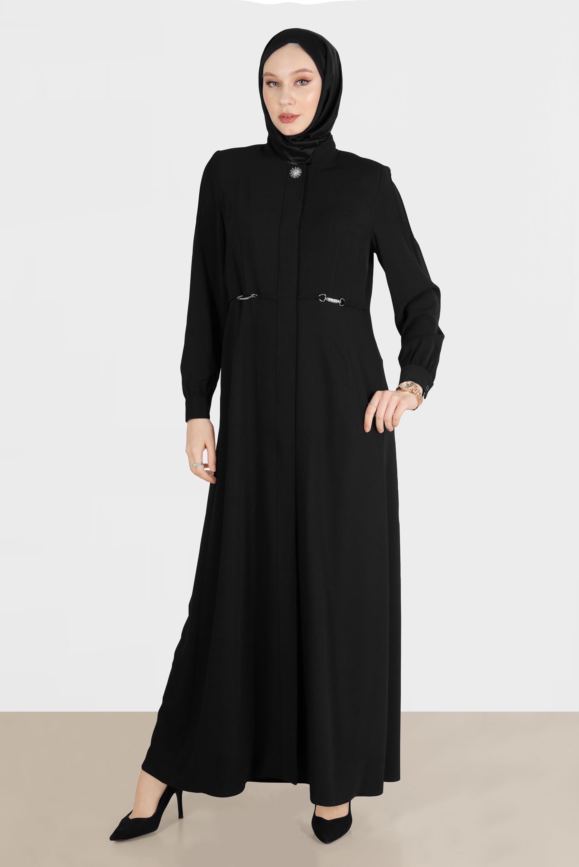 Tesettür giyim SİYAH TAŞLI BROŞ DETAYLI PARDESÜ 10556	