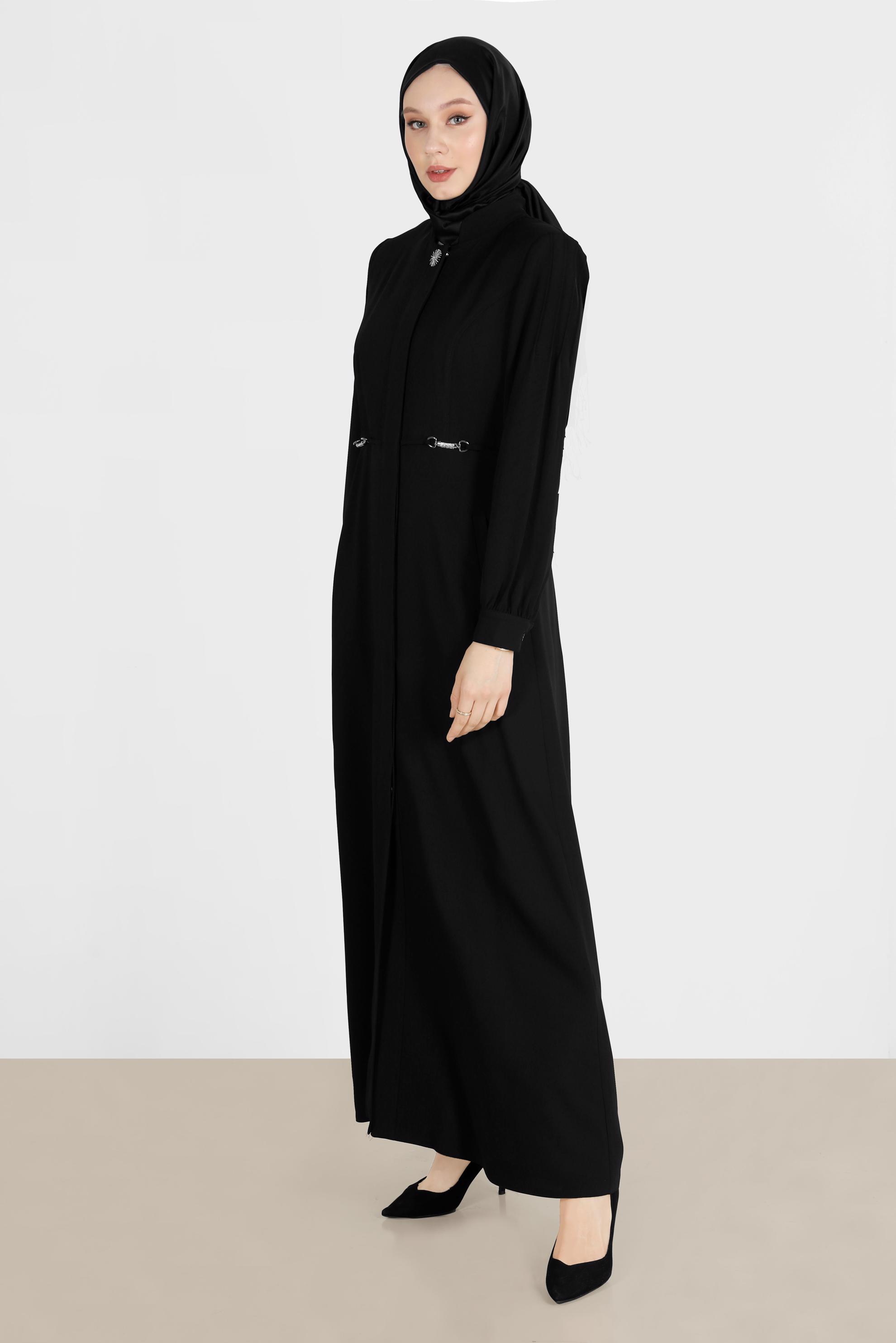 Tesettür giyim SİYAH TAŞLI BROŞ DETAYLI PARDESÜ 10556	