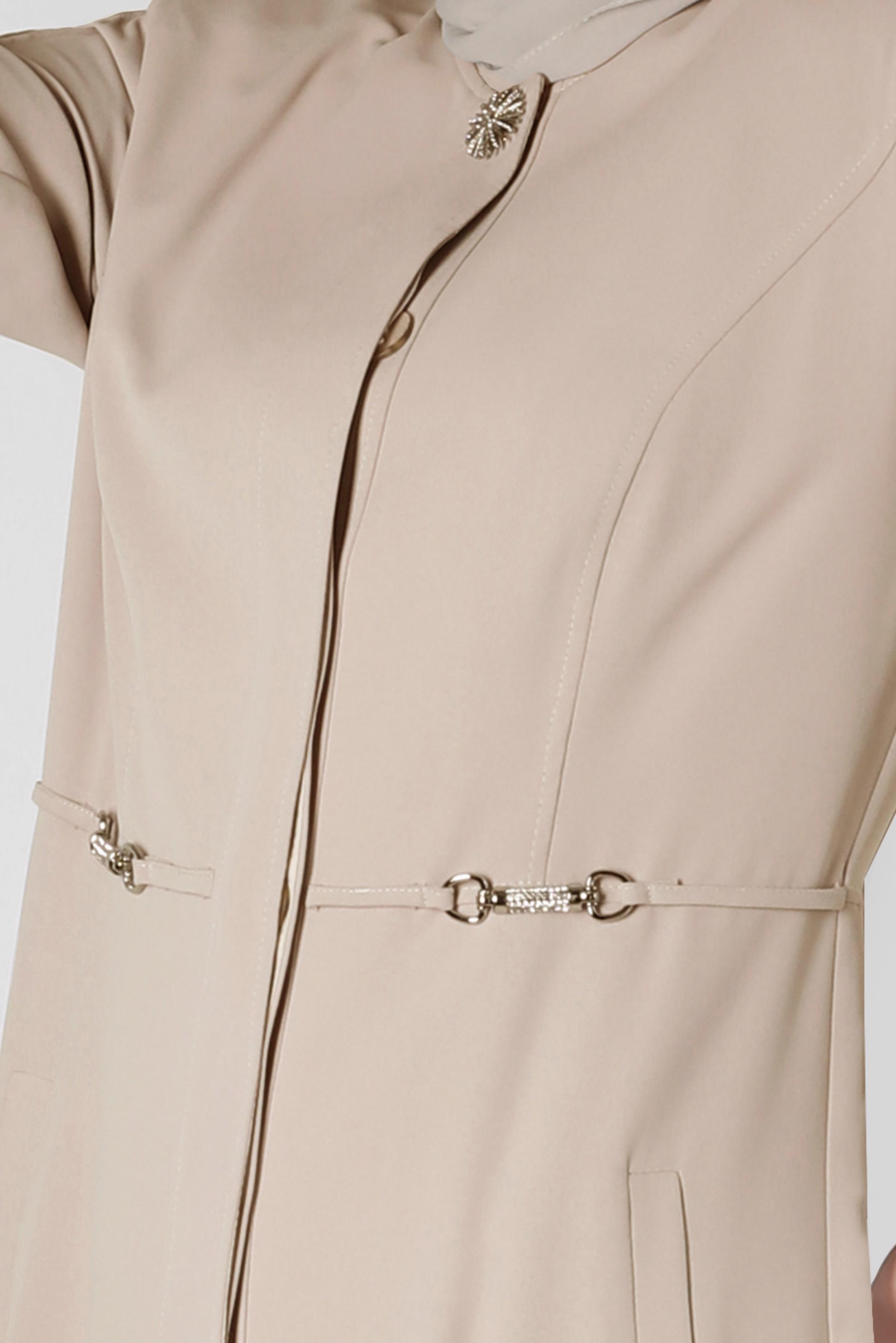 Tesettür giyim BEJ TAŞLI BROŞ DETAYLI PARDESÜ 10556	